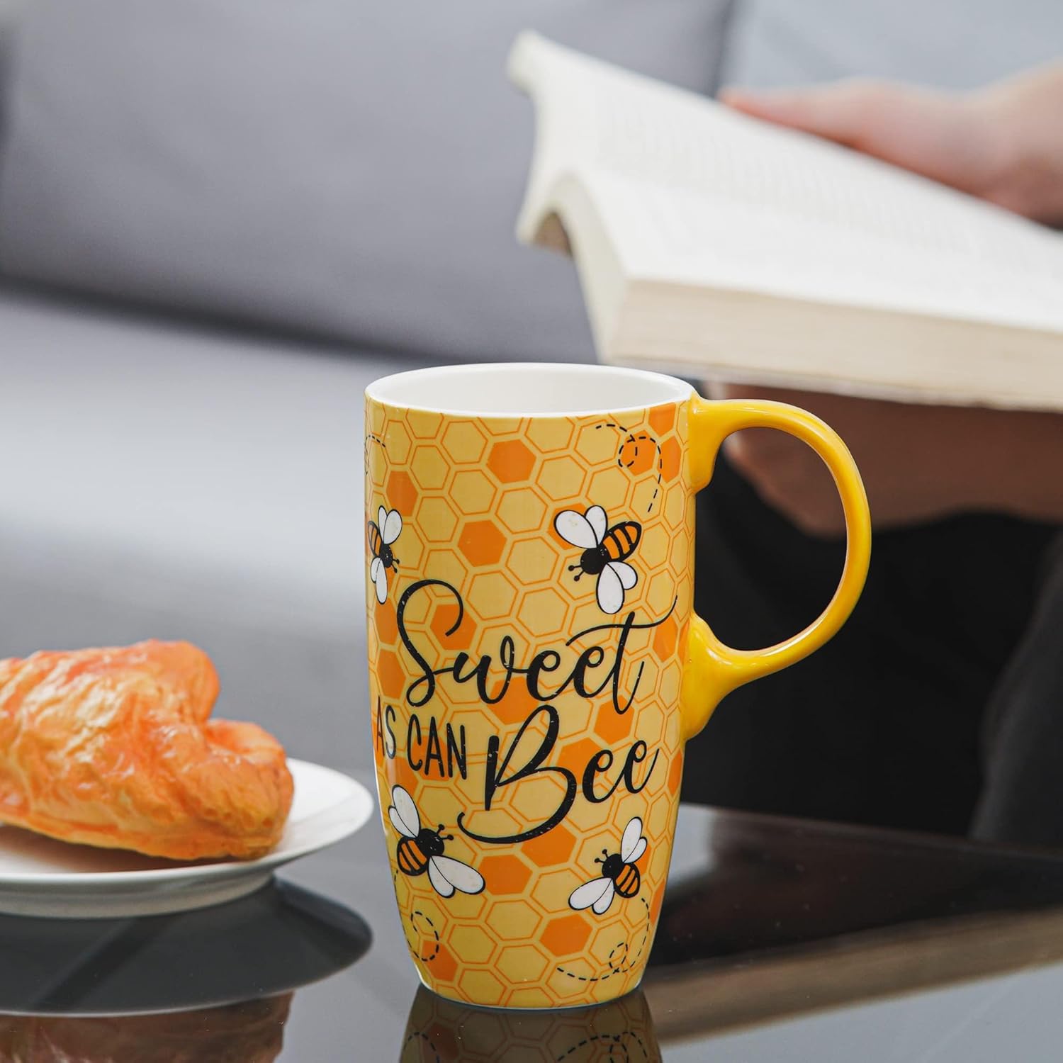 DUSVALLY Taza de cerámica de viaje, taza de café de porcelana con tapa a prueba de derrames y caja de color, 17 onzas. Abeja