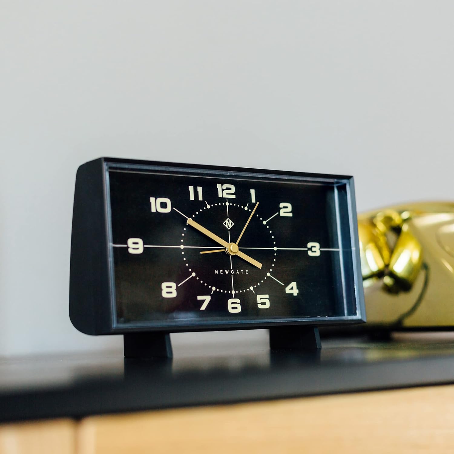 NEWGATE Wideboy – Reloj despertador de inspiración retro – Reloj despertador analógico – Reloj despertador de noche – Reloj despertador con batería