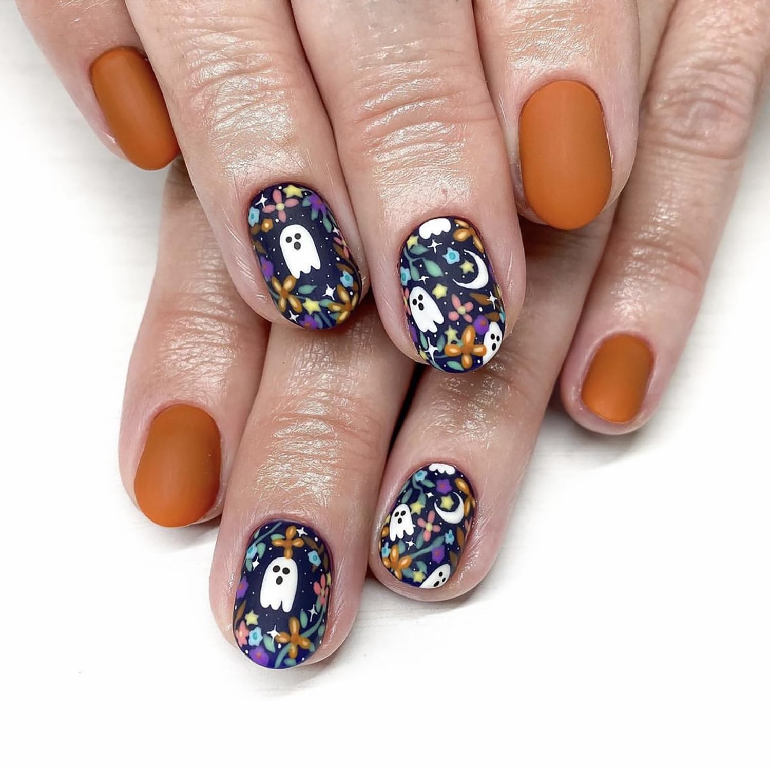 24 piezas de uñas postizas cortas cuadradas con diseño de cara de fantasma, uñas postizas mate, uñas acrílicas artificiales adhesivas con puntas de