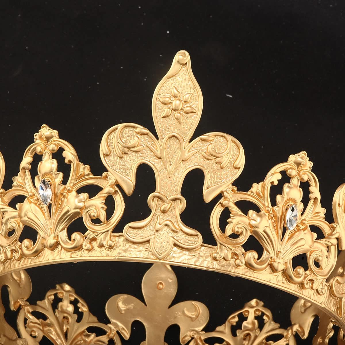 Corona King de metal dorado adornada con cristales para hombre, Metales no preciosos