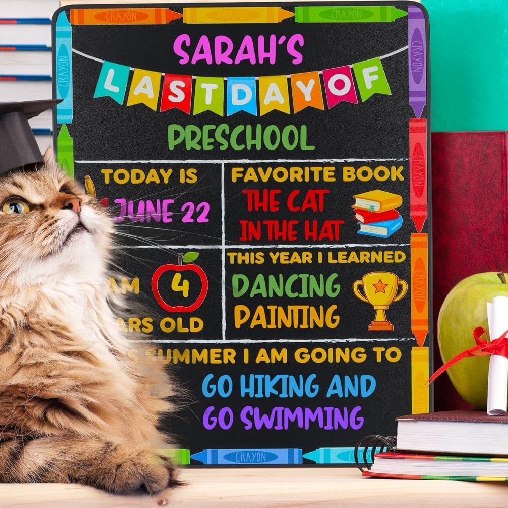 Cartel de primer día de escuela, suministros de pizarra de regreso a clases, letrero de pizarra con texto en inglés “My First Last Day of School”,