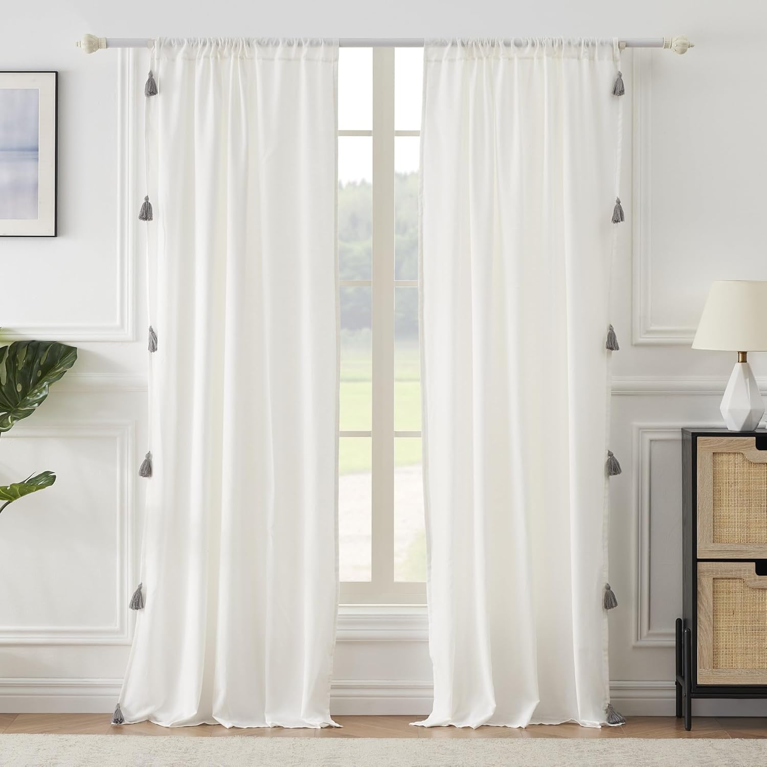 Greenland Home Monterrey – Juego de 2 paneles de cortinas con borlas, 42 pulgadas de ancho x 84 pulgadas de largo, color blanco antiguo