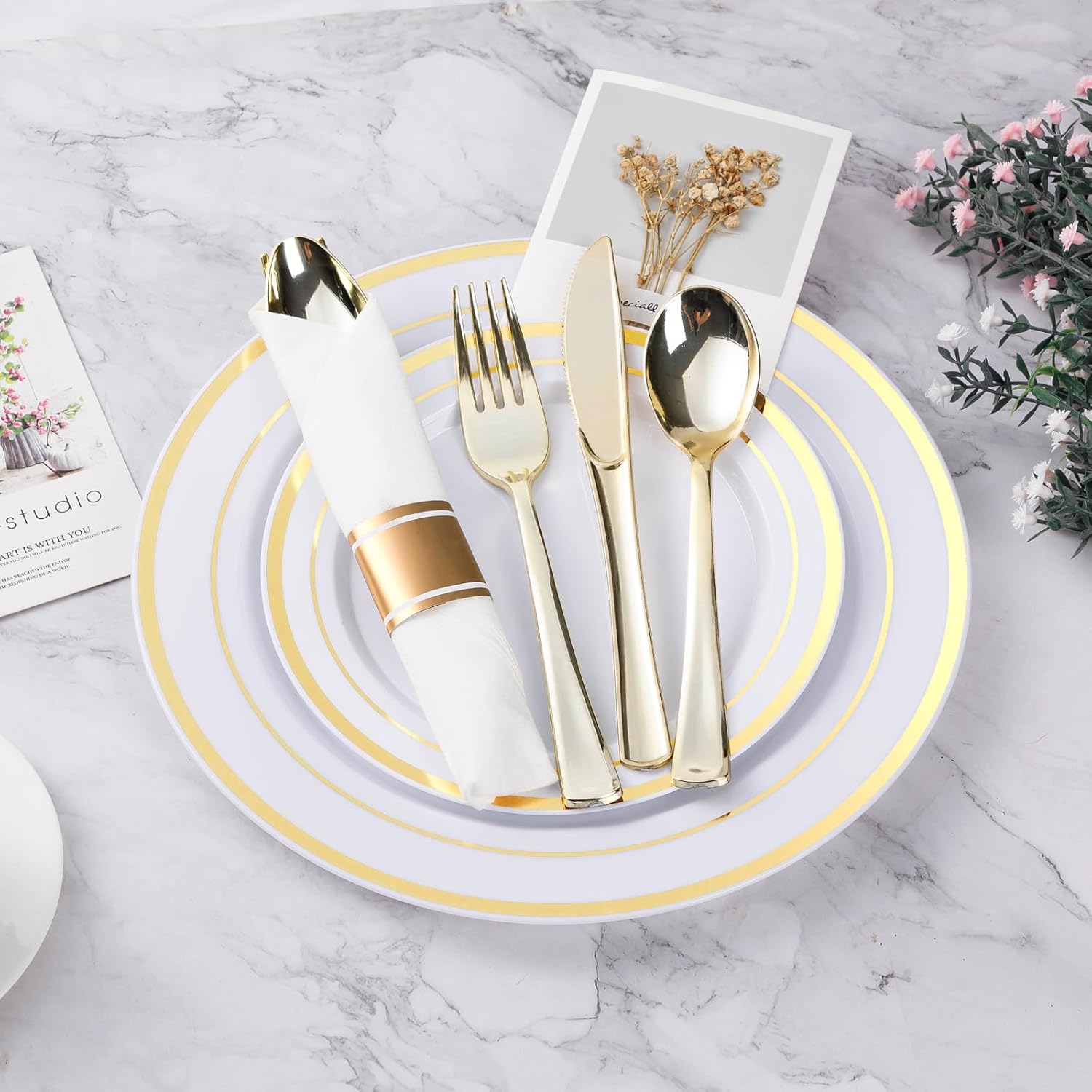 BESTVIP Juego de vajilla de plástico dorado de 175 piezas, platos de fiesta desechables para 25 invitados, incluye 50 platos de plástico, 25