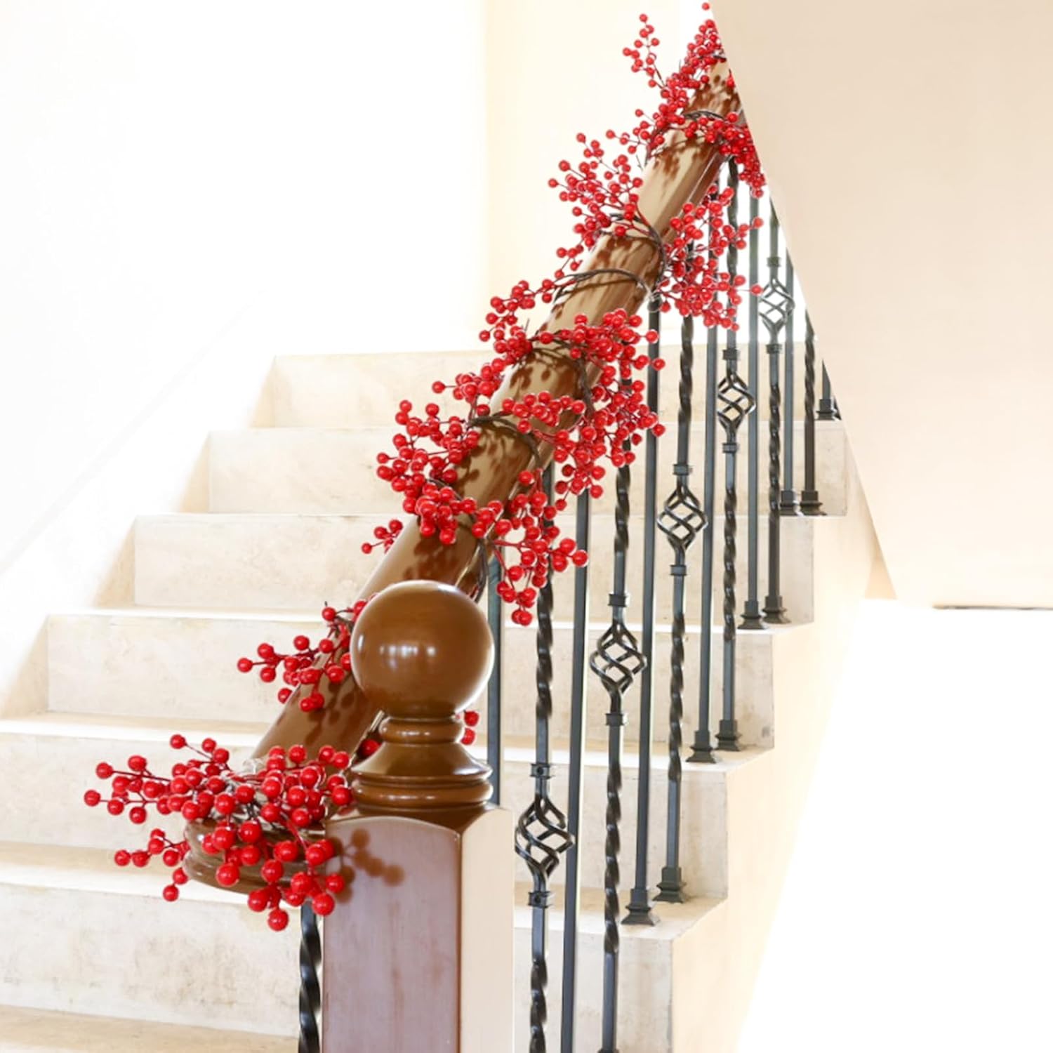 Joyhalo Guirnalda de bayas rojas, vid de bayas de acebo de Navidad de 8.9 pies para árbol de Navidad, guirnalda de bayas de invierno para manto,
