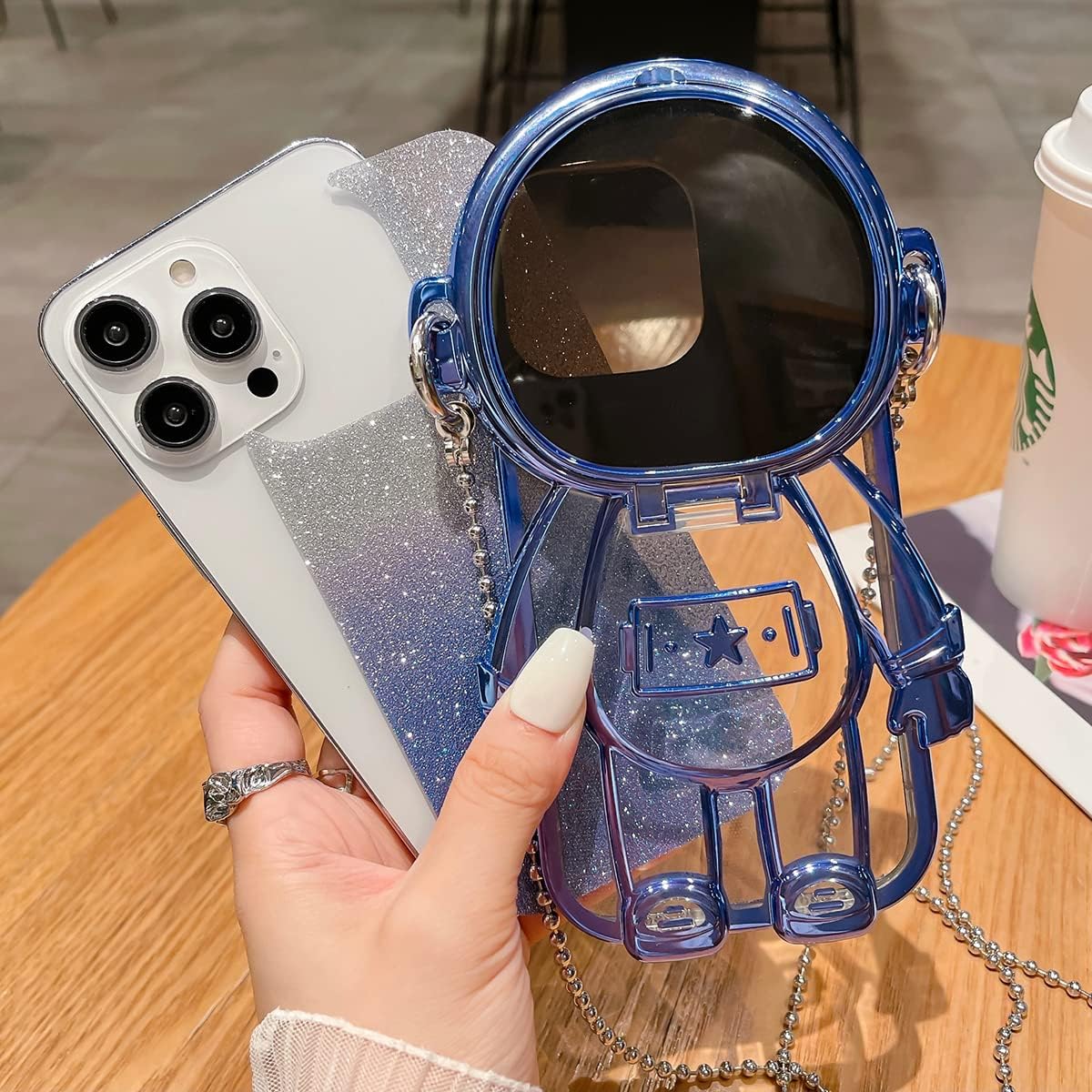 QoKcoahn Funda de teléfono con soporte oculto de astronauta para iPhone 15 Pro Max, bonita protección de lente de astronauta 3D con función atril,