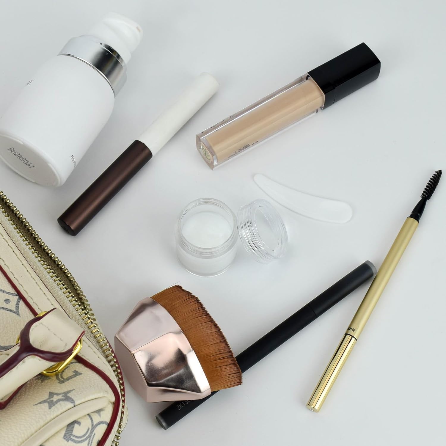 60 frascos redondos cosméticos vacíos de 0.35 oz, ollas de muestra, ollas de viaje con espátula para cosméticos, polvo de uñas, cuentas, diamantes