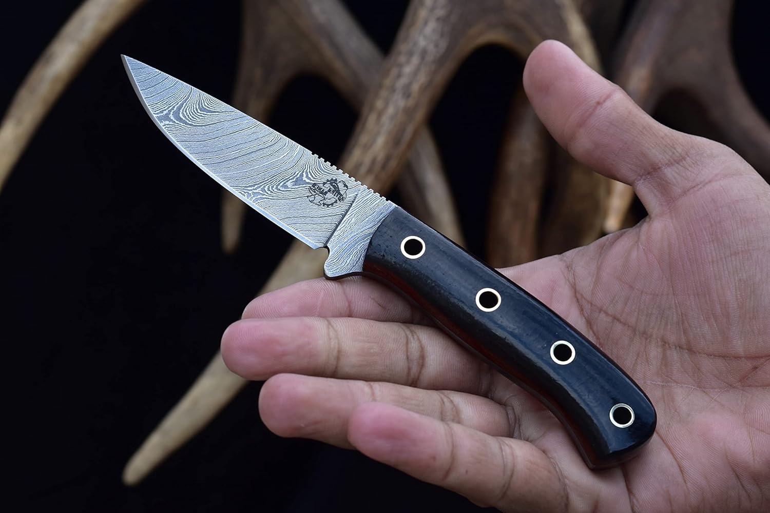 Knives Ranch Cuchillo utilitario EDC hecho a mano de acero de Damasco  Espiga completa  Mango de micarta de arpillera  Funda resistente para
