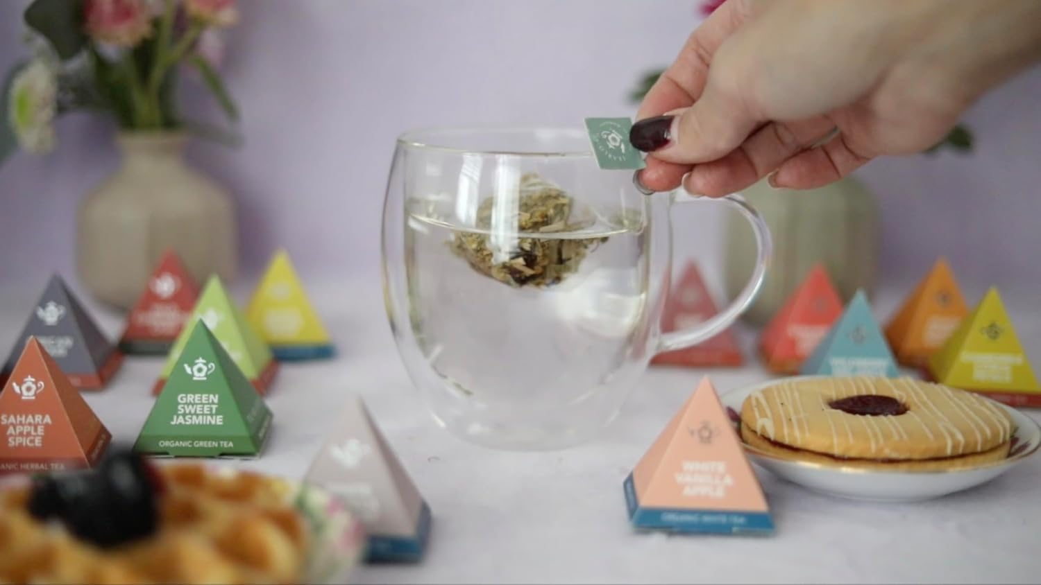 Teabloom – Colección de té piramidal más fina del mundo, 24 variedades de tés orgánicos certificados por USDA – Té negro, té verde, té blanco, té
