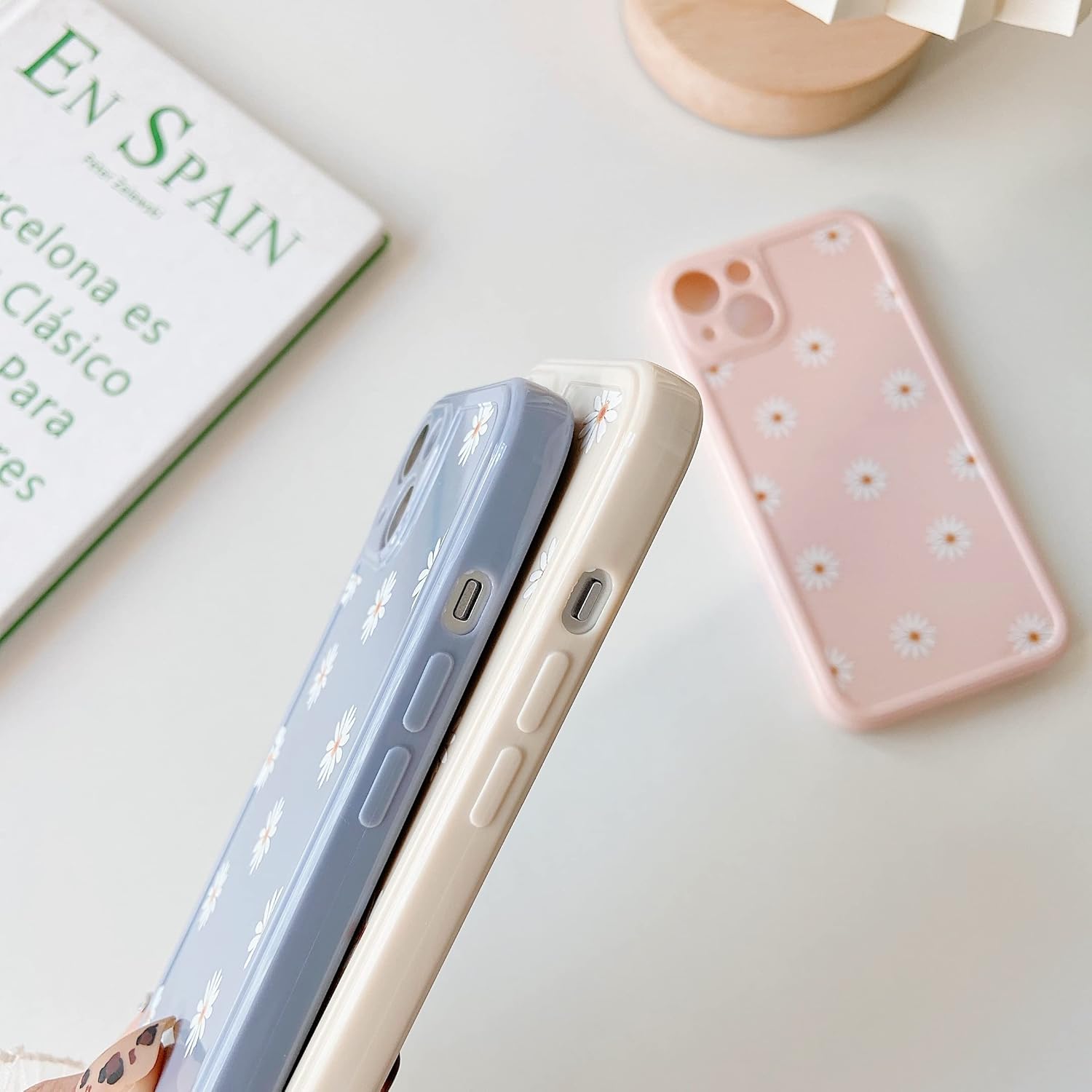 ZTOFERA Funda trasera de TPU para iPhone 13, funda de silicona suave y brillante con patrón de margaritas, linda funda protectora delgada y ligera