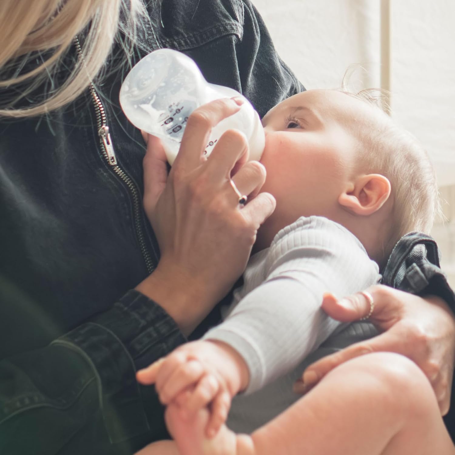 Tommee Tippee Closer to Nature – Biberones de flujo lento extra con boquilla similar a un pecho y válvula anticólicos (5 onzas, 2 unidades)
