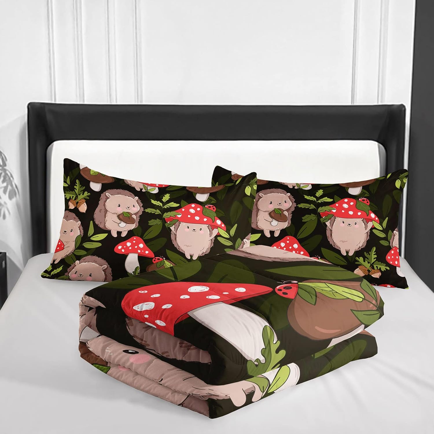 Juego de ropa de cama de erizo lindo juego de edredón de hongos rojos y negros, avellana, hongos salvajes botánico con 2 fundas de almohada, tamaño