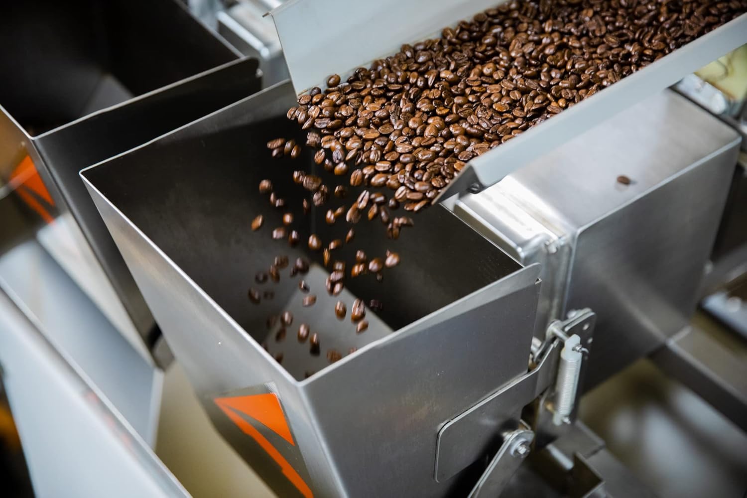 Independence Coffee Co. JackHammer Bold and Earthy, café de grano entero tostado oscuro, bolsa de 24 onzas