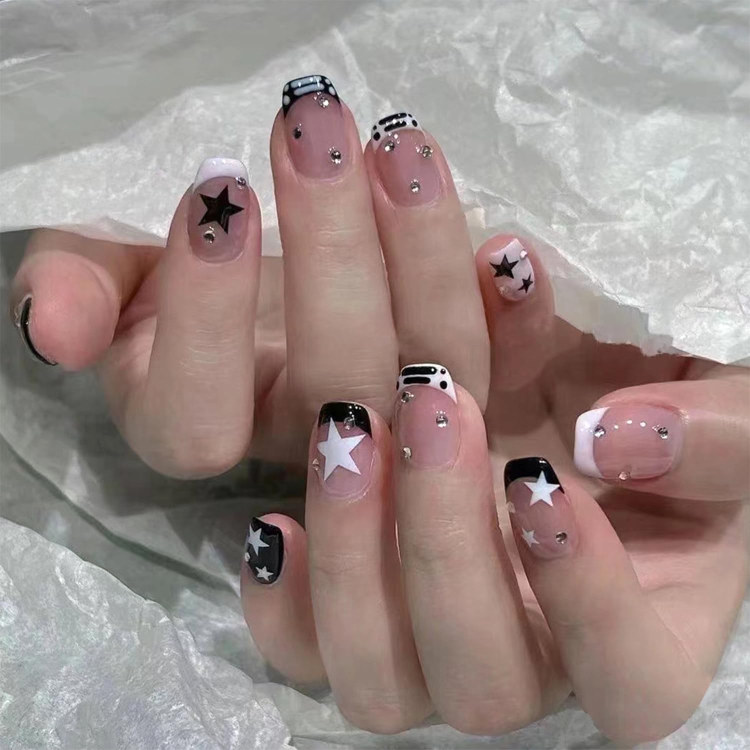 Uñas postizas a presión con punta francesa, uñas postizas cuadradas cortas con diamantes de imitación de estrellas blancas y negras, uñas postizas