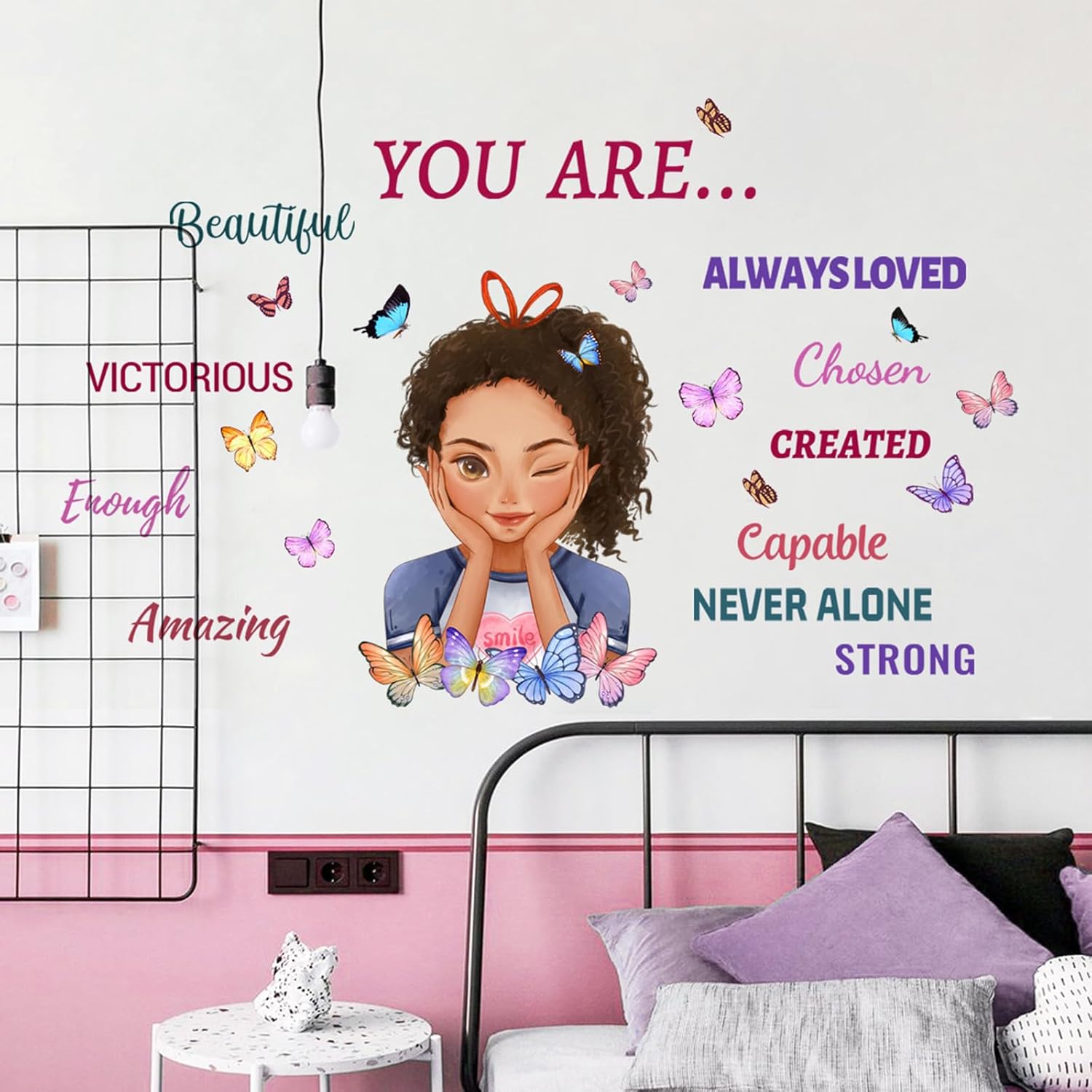 Calcomanía de pared con diseño de mariposa religiosa de niña negra, frase positiva afroamericana con texto en inglés “You are Beautiful”, decoración