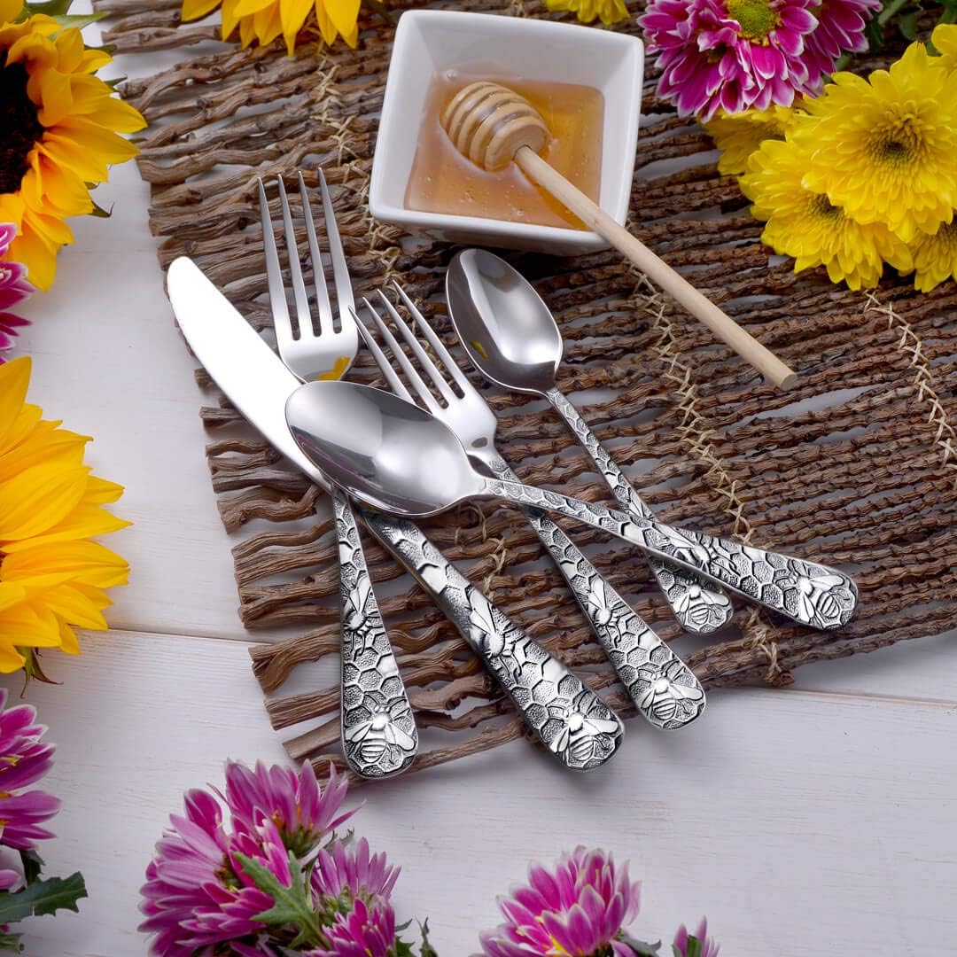 Liberty Tabletop Honey Bee – Juego de cubiertos de 20 piezas para 4 cubiertos fabricados en Estados Unidos 1810