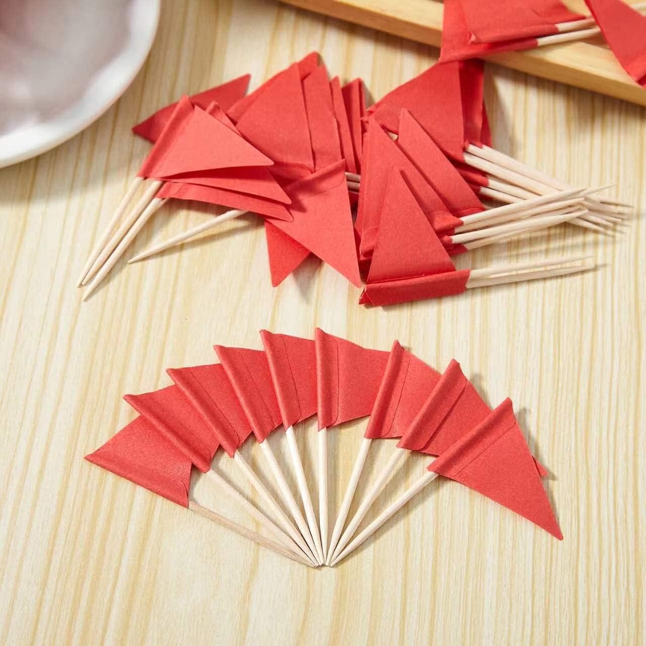 100 banderas rojas sólidas para palillos de dientes, pequeñas mini triángulos de color rojo liso, para cupcakes, decoración de bricolaje