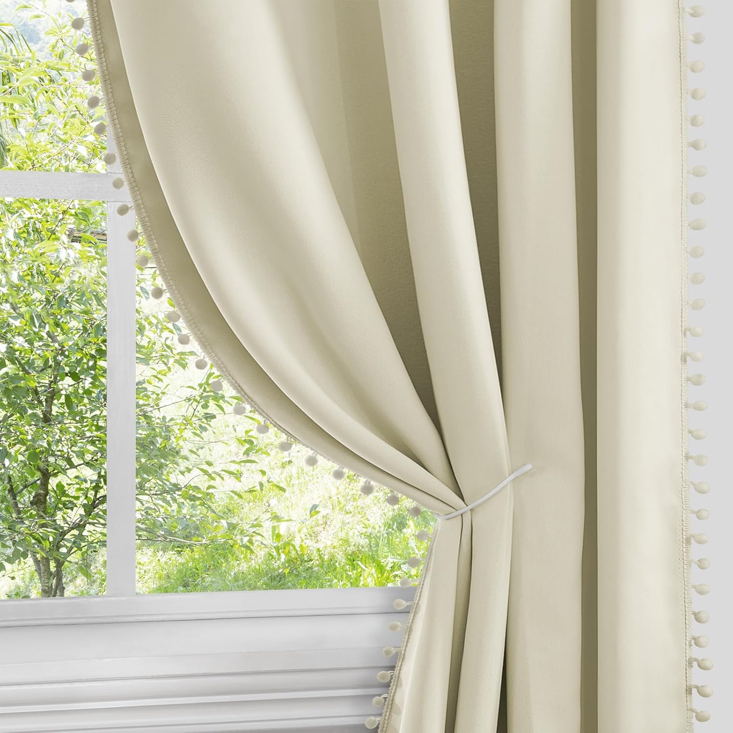 HOMEIDEAS Cortinas opacas beige con pompones de 52 x 63 pulgadas, cortinas color marfil para niños, cuarto de bebé, cortinas de oscurecimiento de