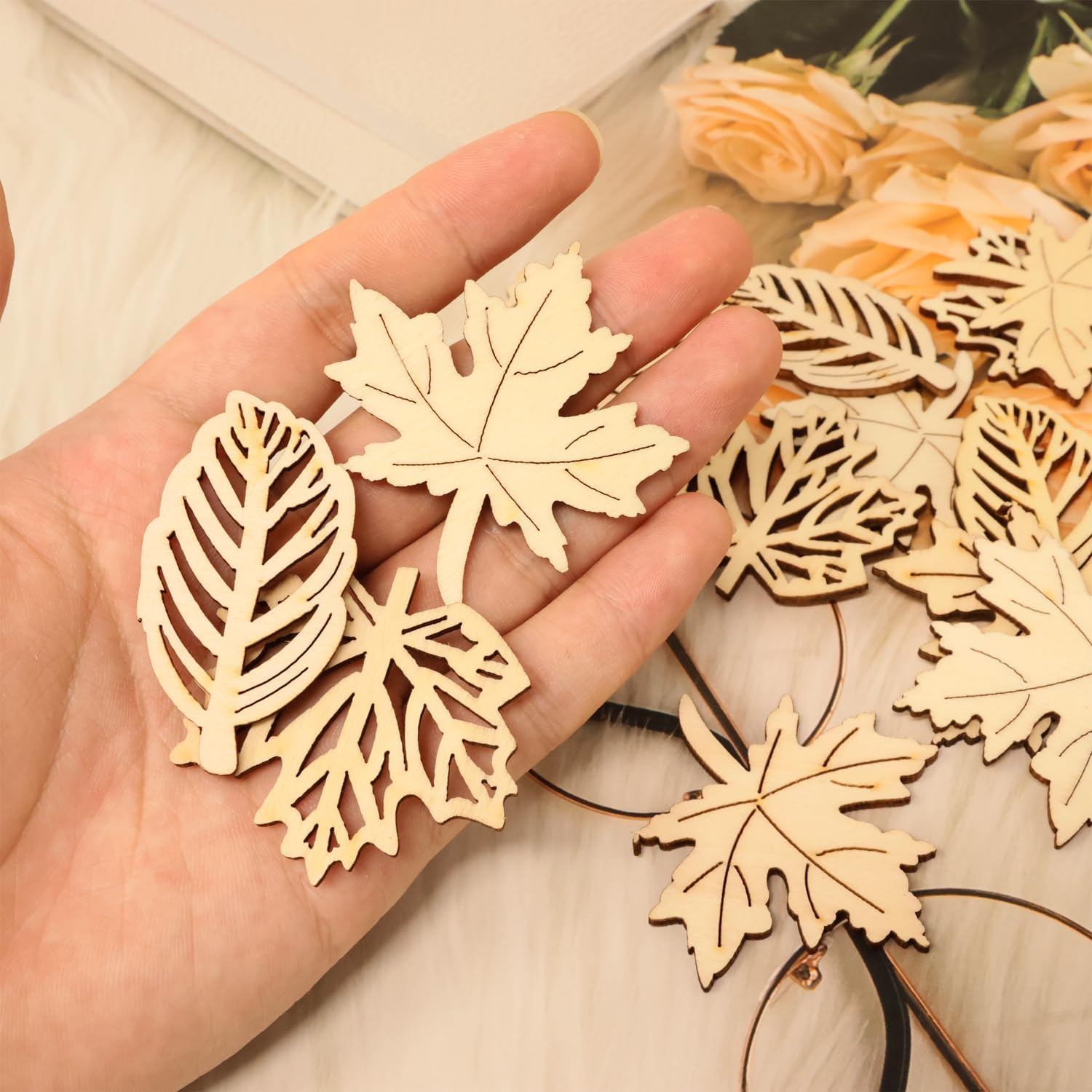 Honbay 60 piezas huecas de hojas de arce en blanco sin terminar, piezas de madera, rebanadas de madera, adornos en forma de arce de madera, hojas de