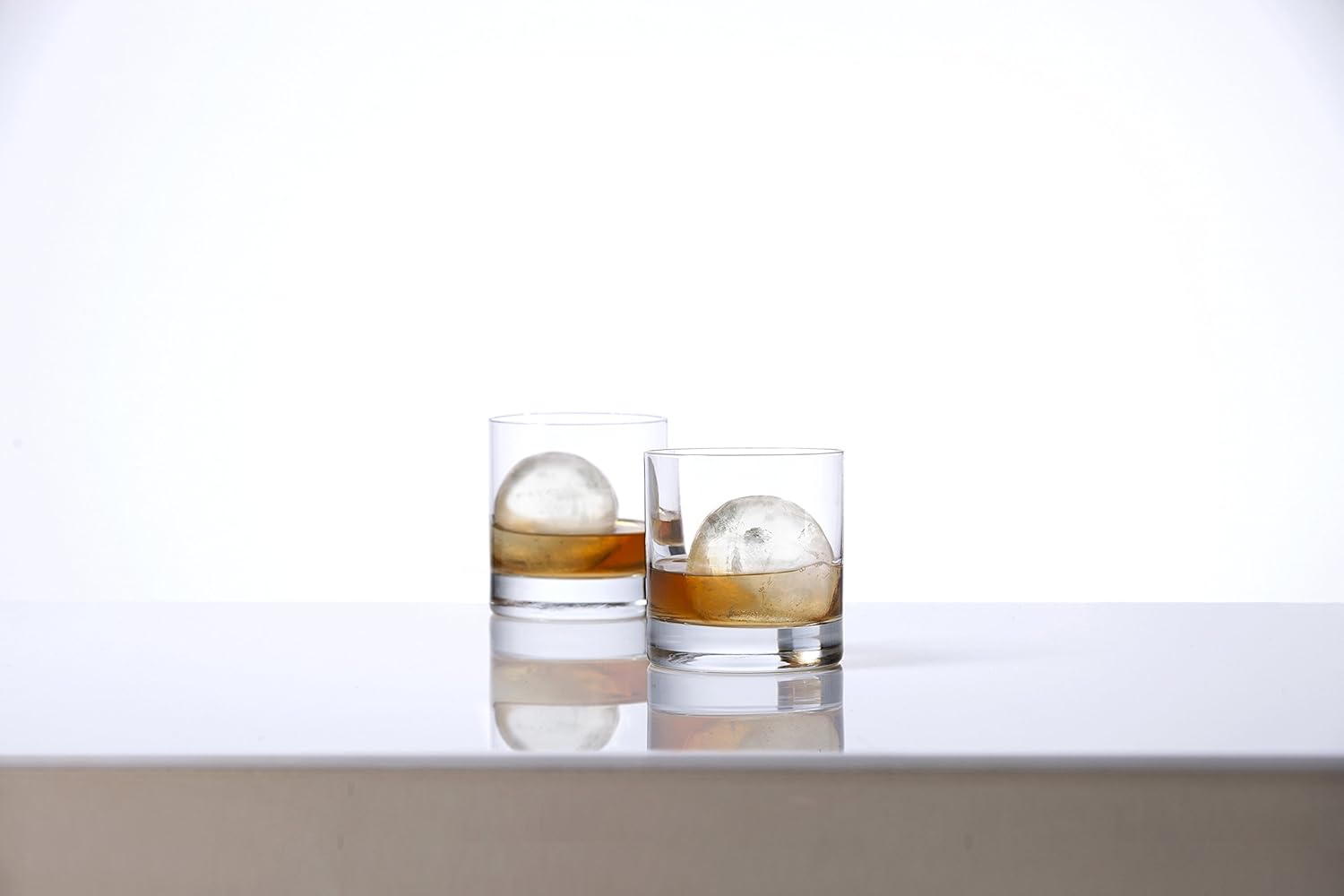 Schott Zwiesel Ultimate Whisky con 2 vasos dobles de barcóctel antiguos emparejados con 2 moldes de hielo de esfera grande, transparente