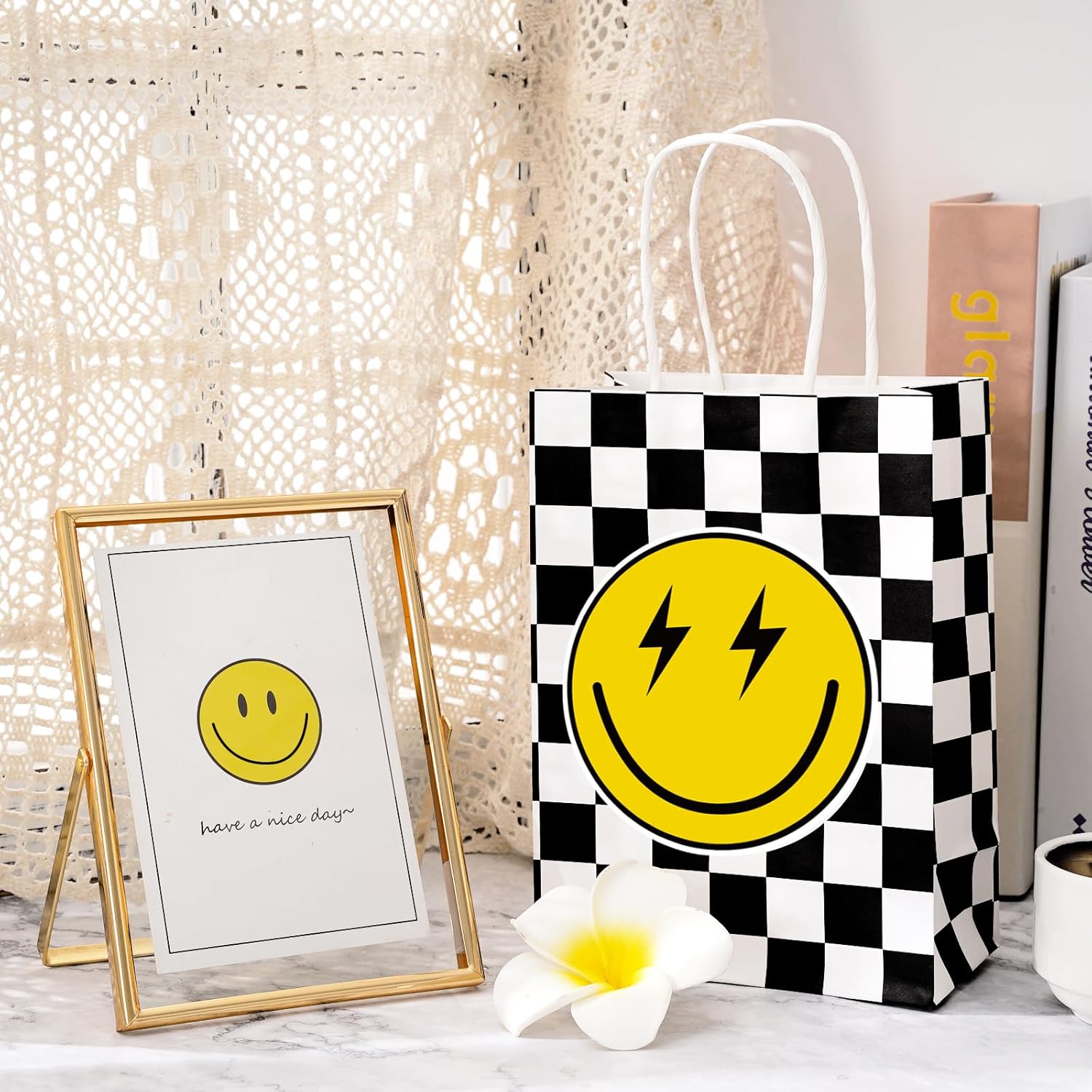 AnyDesign 16 bolsas de regalo de papel de cara sonriente con asas, bolsas de regalo de papel a cuadros a granel, bolsas de dulces para baby shower,