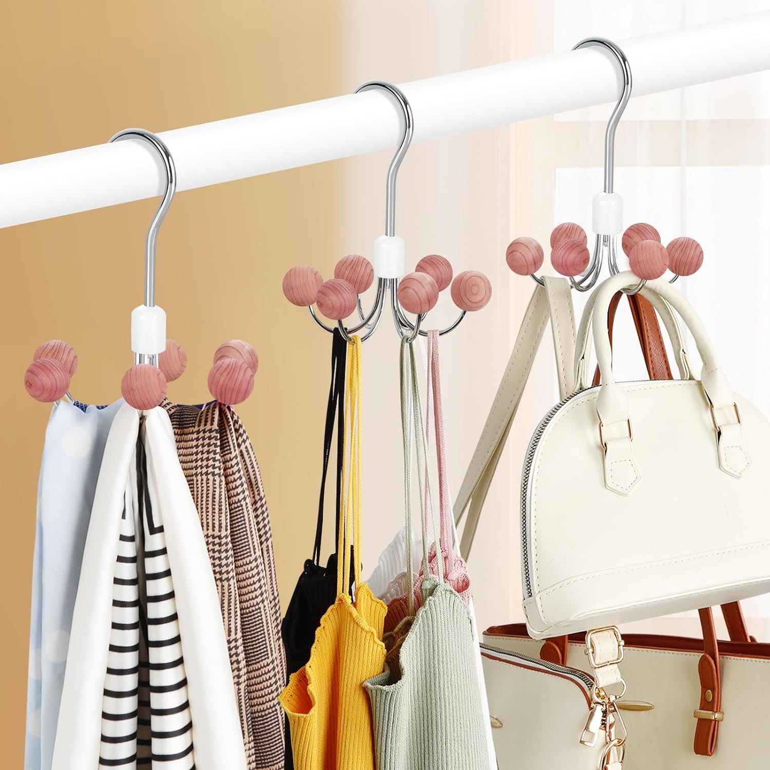 TOPIA HANGER Paquete de 2 perchas para bolso con 6 bolas de cedro, gancho giratorio de 360, gancho de almacenamiento para armario, organizador de
