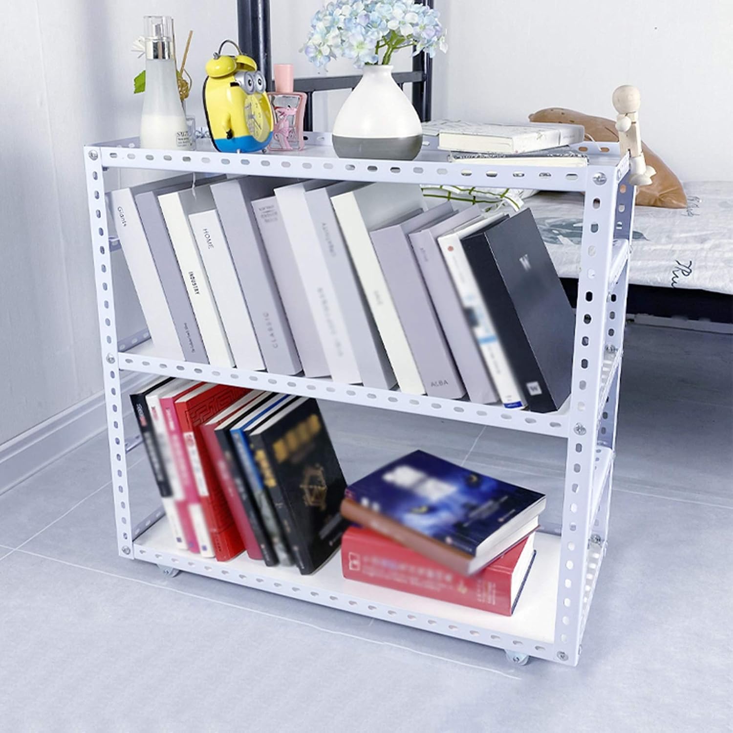 Estantería pequeña de 3 estantes de metal y madera con estantes de ruedas móviles, soporte de libros resistente, estantería de exhibición para