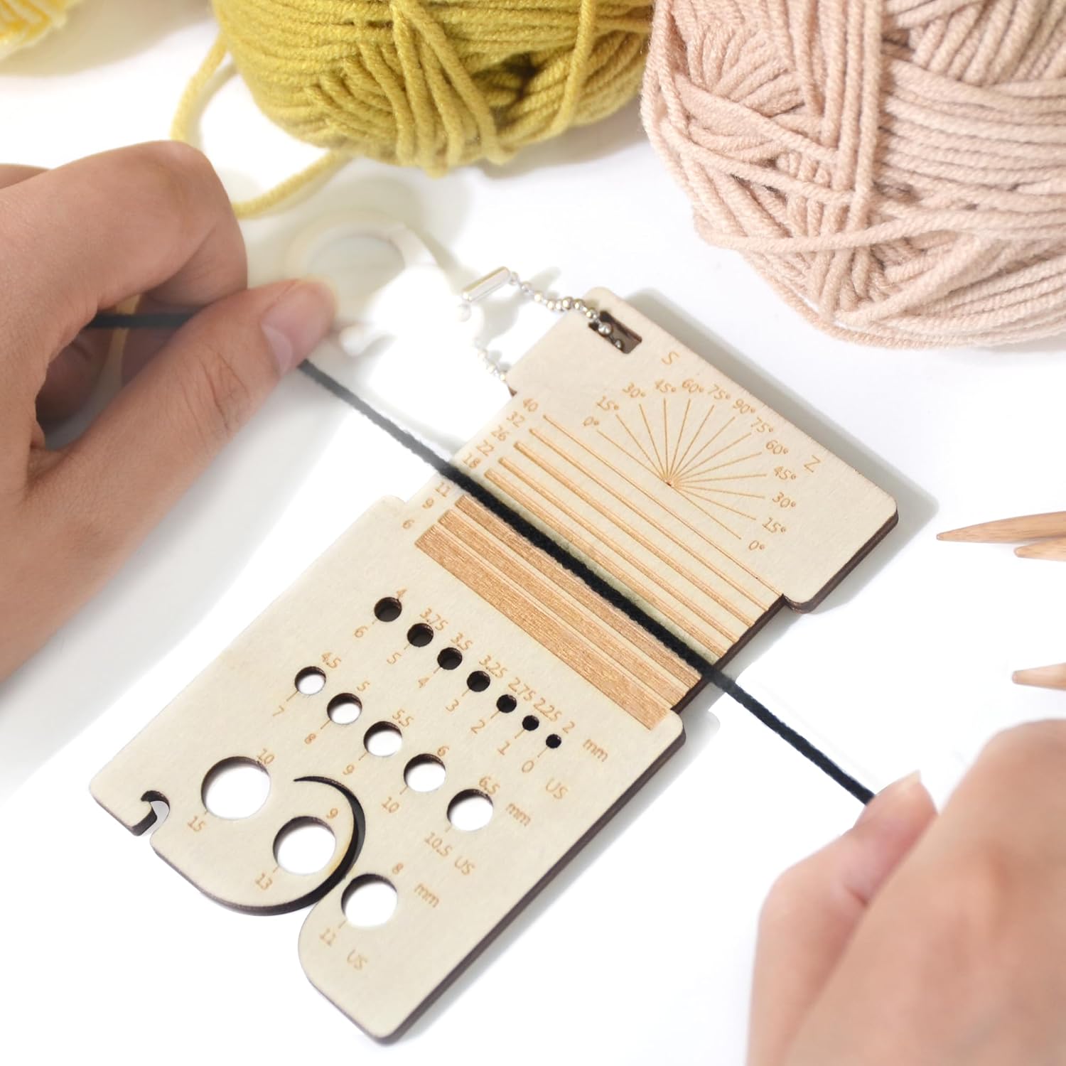 UPTTHOW Medidor de aguja de tejer de madera, tarjeta de control giratoria, regla combinada multifuncional para hilanderos, herramientas de medición