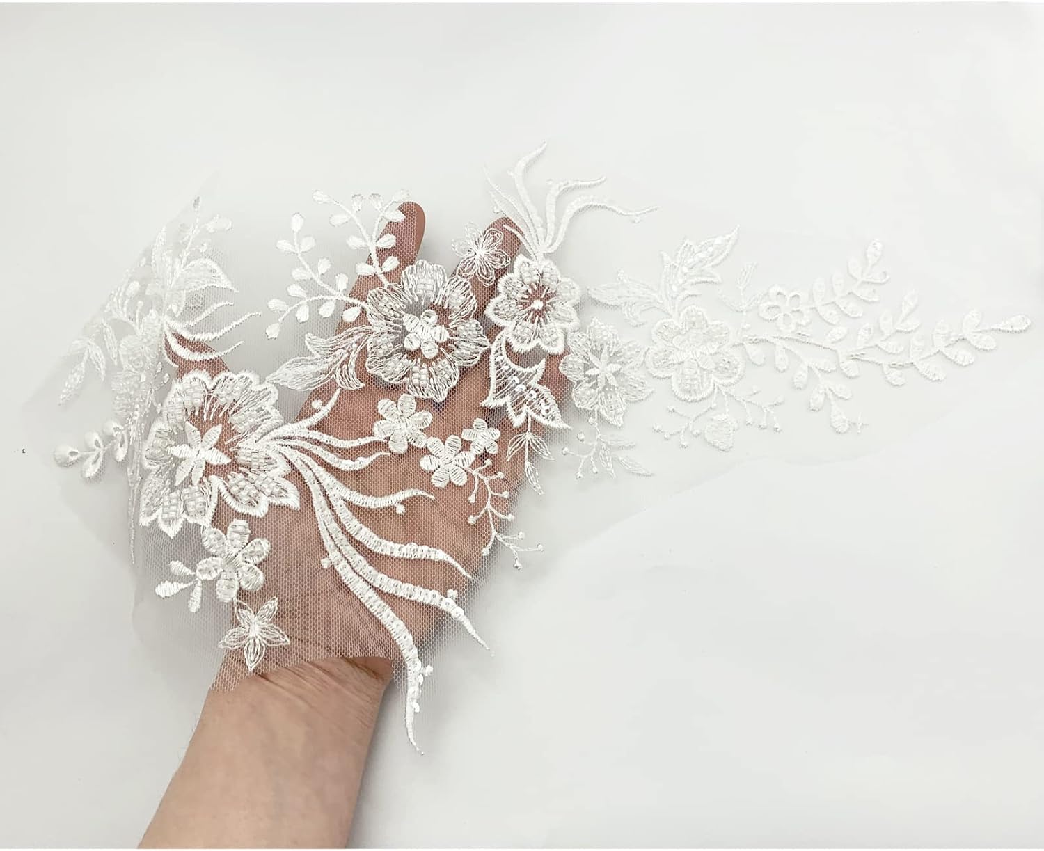 Bordado de flores 3D con ribete de encaje, cuentas de lentejuelas blancas, parches bordados florales para coser en apliques para vestido de novia,