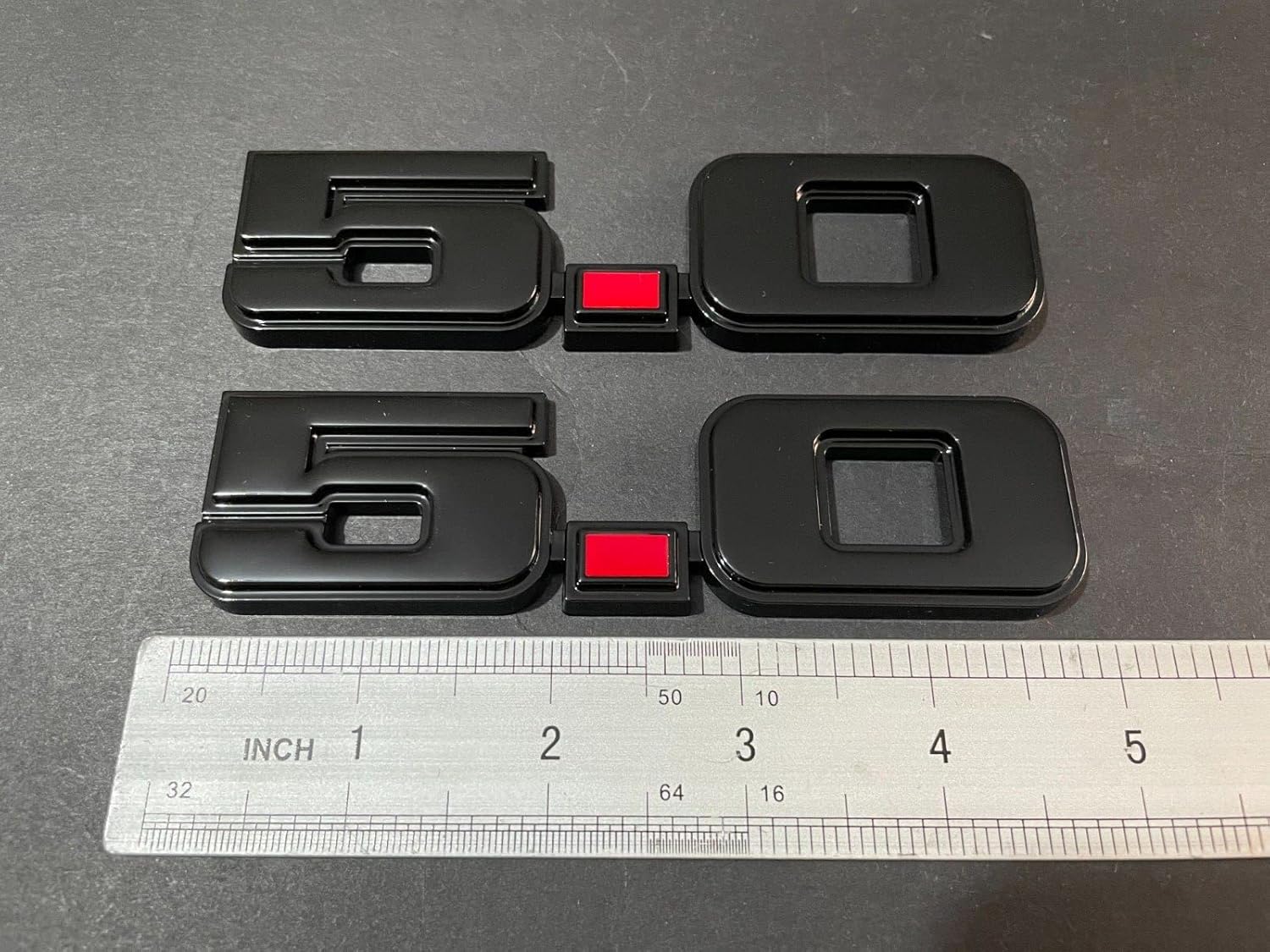 2 emblemas de logotipo de motor de 5.0 litros, insignias 3D, placa lateral de guardabarros, placa de identificación derecha e izquierda, calcomanía