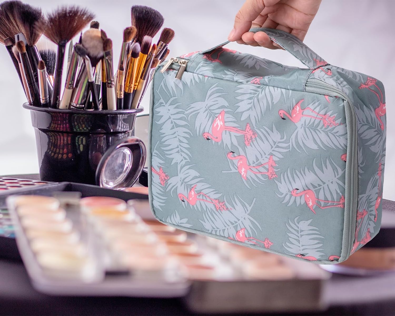Ginsco Bolsa de maquillaje de viaje con soporte para cepillos, bolsa de cosméticos grande, organizador de maquillaje de viaje, portátil, resistente