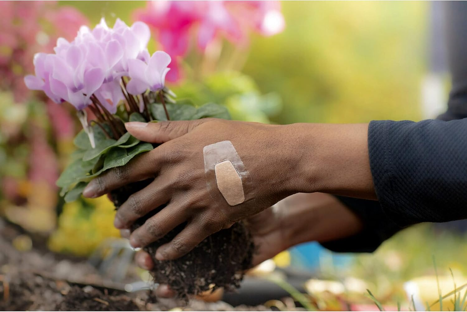 Nexcare Vendajes impermeables, paquete familiar, prácticamente invisible, 200 unidades, tamaños surtidos