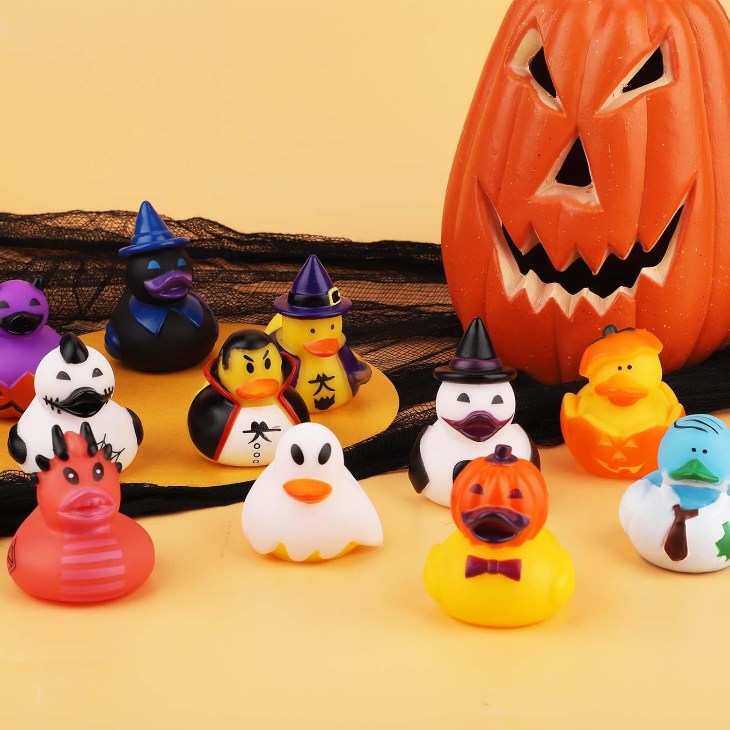 12 patos de goma de Halloween, patos de goma con temática de Halloween, juguete de pato de baño surtido, juguetes divertidos de pato para decoración