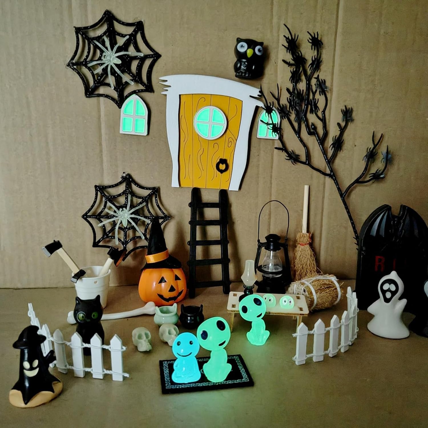BinaryABC Casa de muñecas de Halloween, accesorios de jardín en miniatura, accesorios de jardín de hadas de Halloween, accesorios de pueblo de
