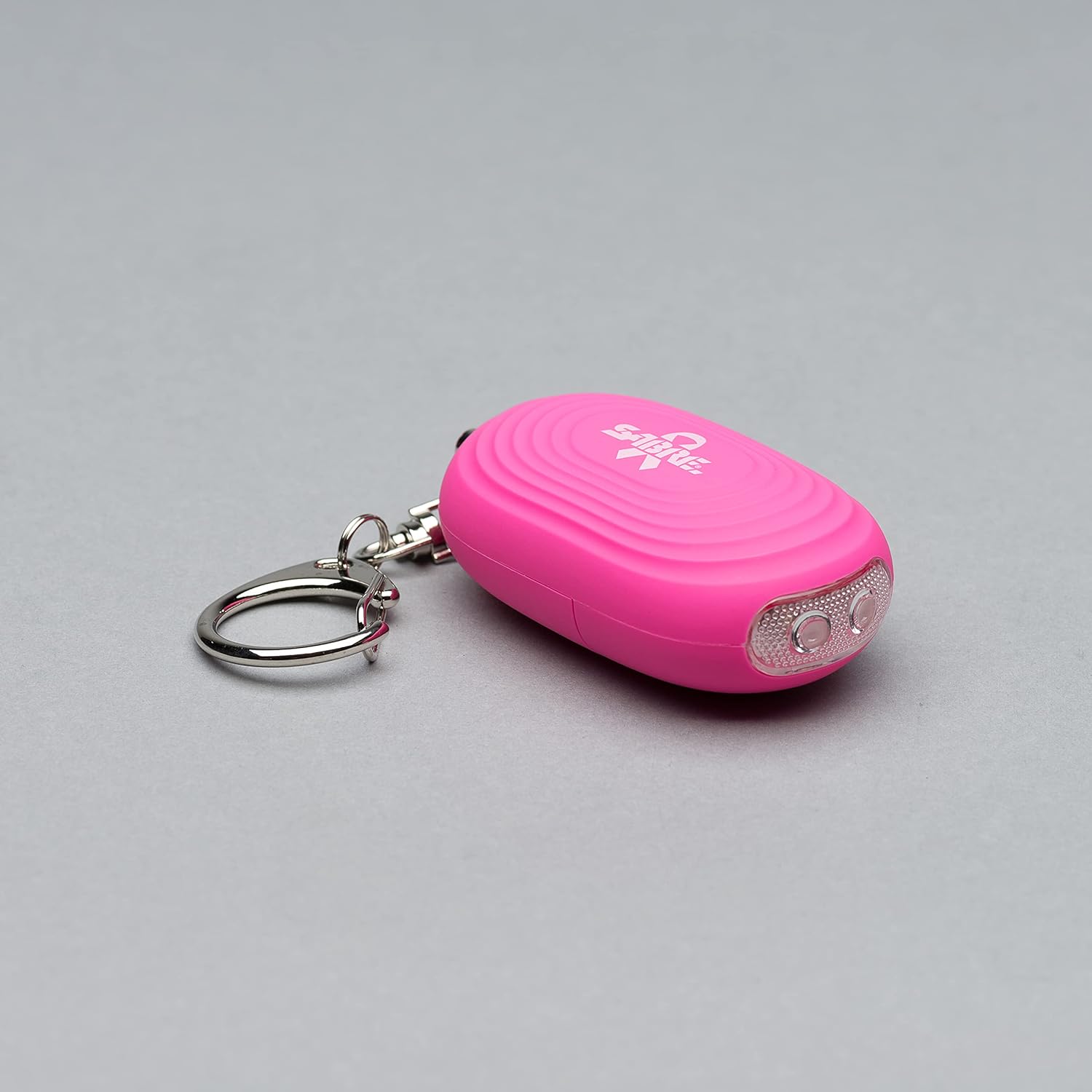 SABRE Alarma personal 2 en 1 con luz LED, sirena de seguridad personal de 130 dB, gancho a presión para acceso instantáneo, rango de 1,250 pies,