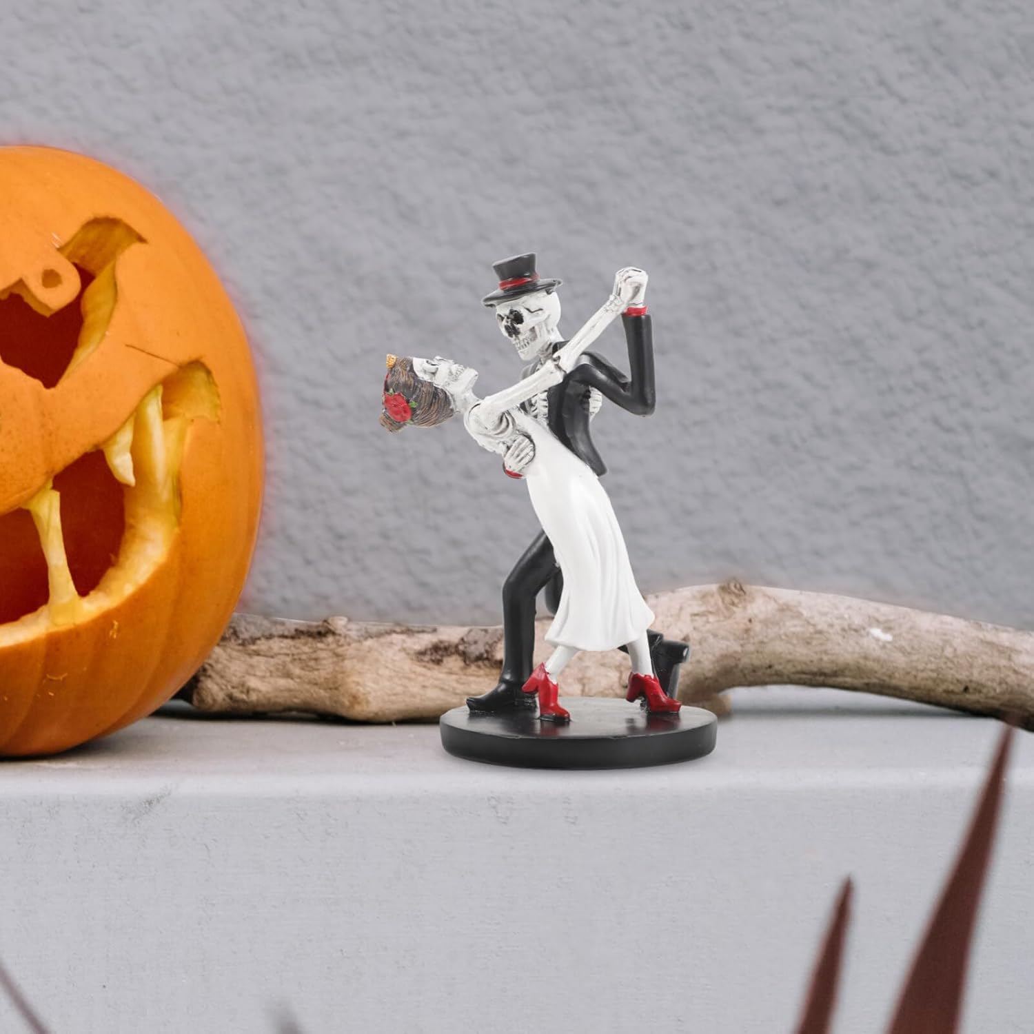 GANAZONO Decoración de Halloween para parejas, esqueleto de danza, figuras de calavera de resina, decoración de bar de Halloween, accesorios de