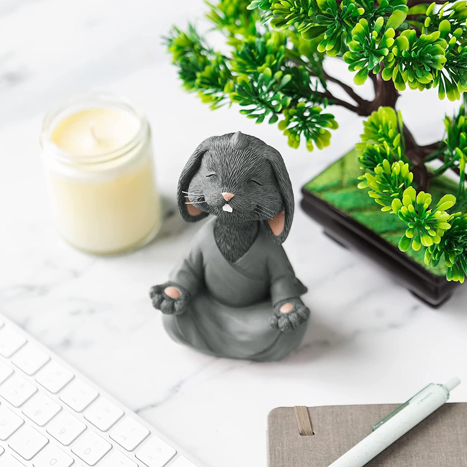 Whimsical Happy Bunny – Figura coleccionable de Buda gris para meditación y yoga, colección de conejo feliz, regalos para amantes de conejos,