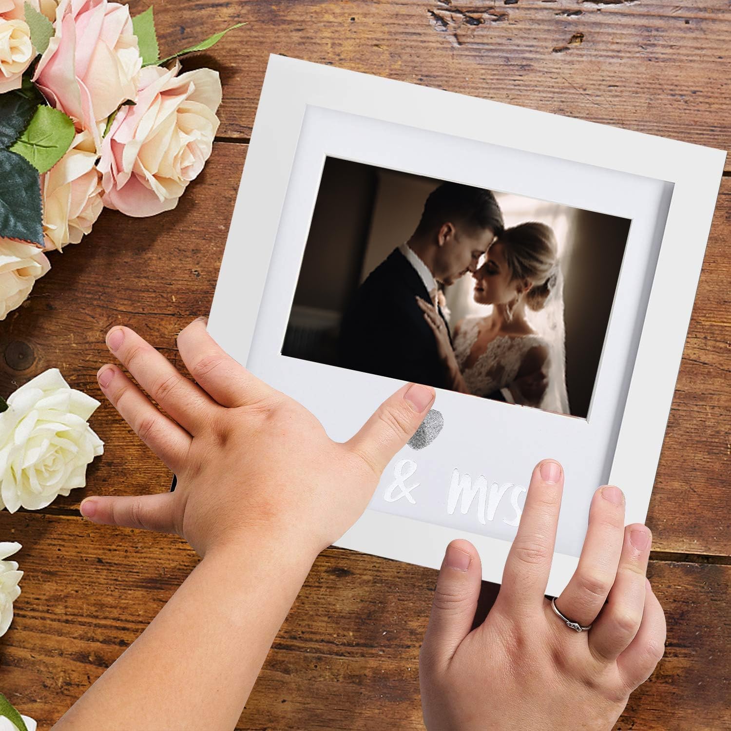 Jinchuan Paquete de 2 marcos de recuerdo con huella dactilar de corazón y kit de tinta, marco de fotos de boda, idea de regalo de despedida de
