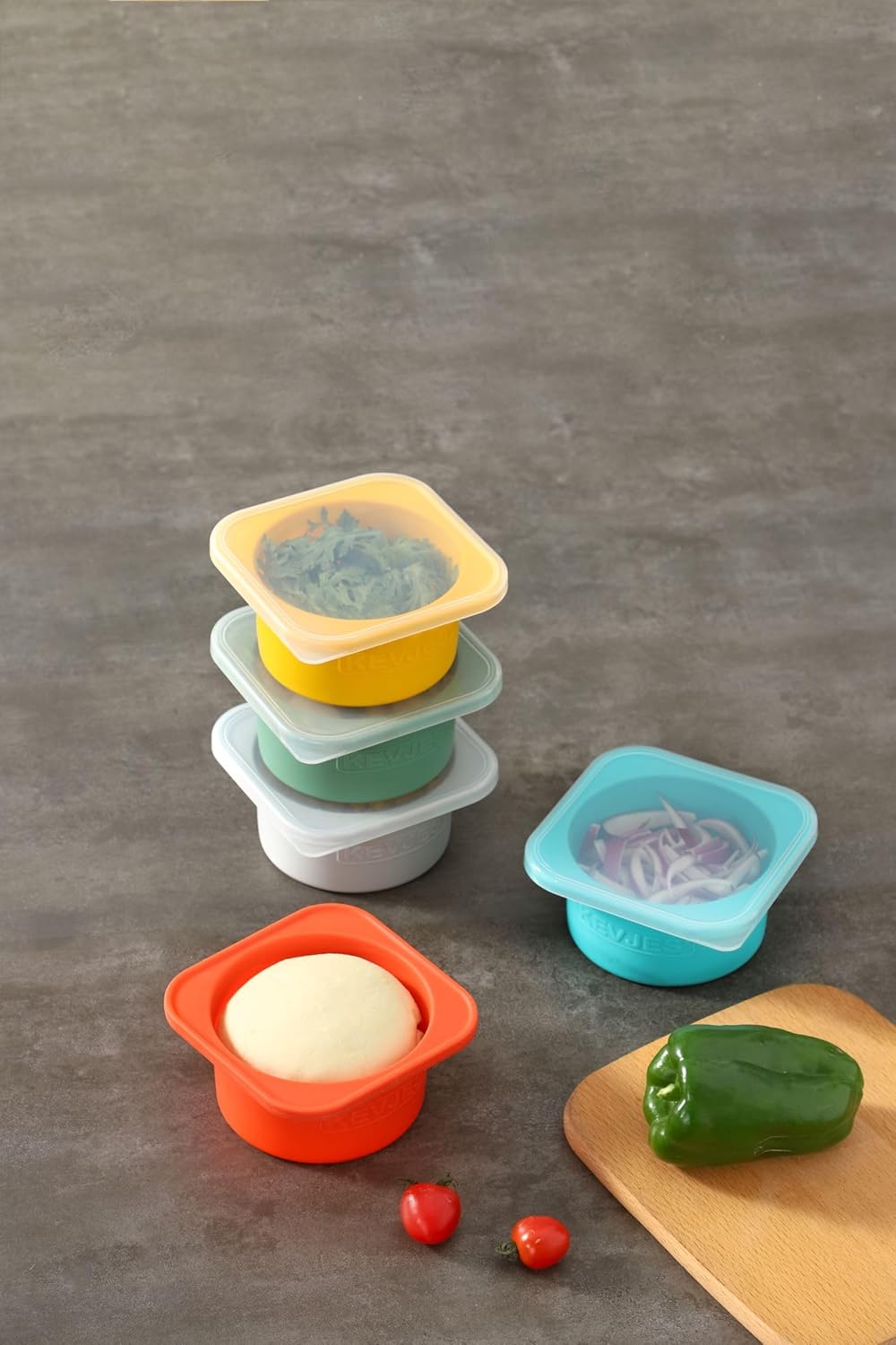KEVJES Recipientes apilables de silicona para masa de pizza con tapas, porción de 16.9 fl oz, paquete de 6 (1 amarillo+1 verde+1 azul+1 gris+1 gris