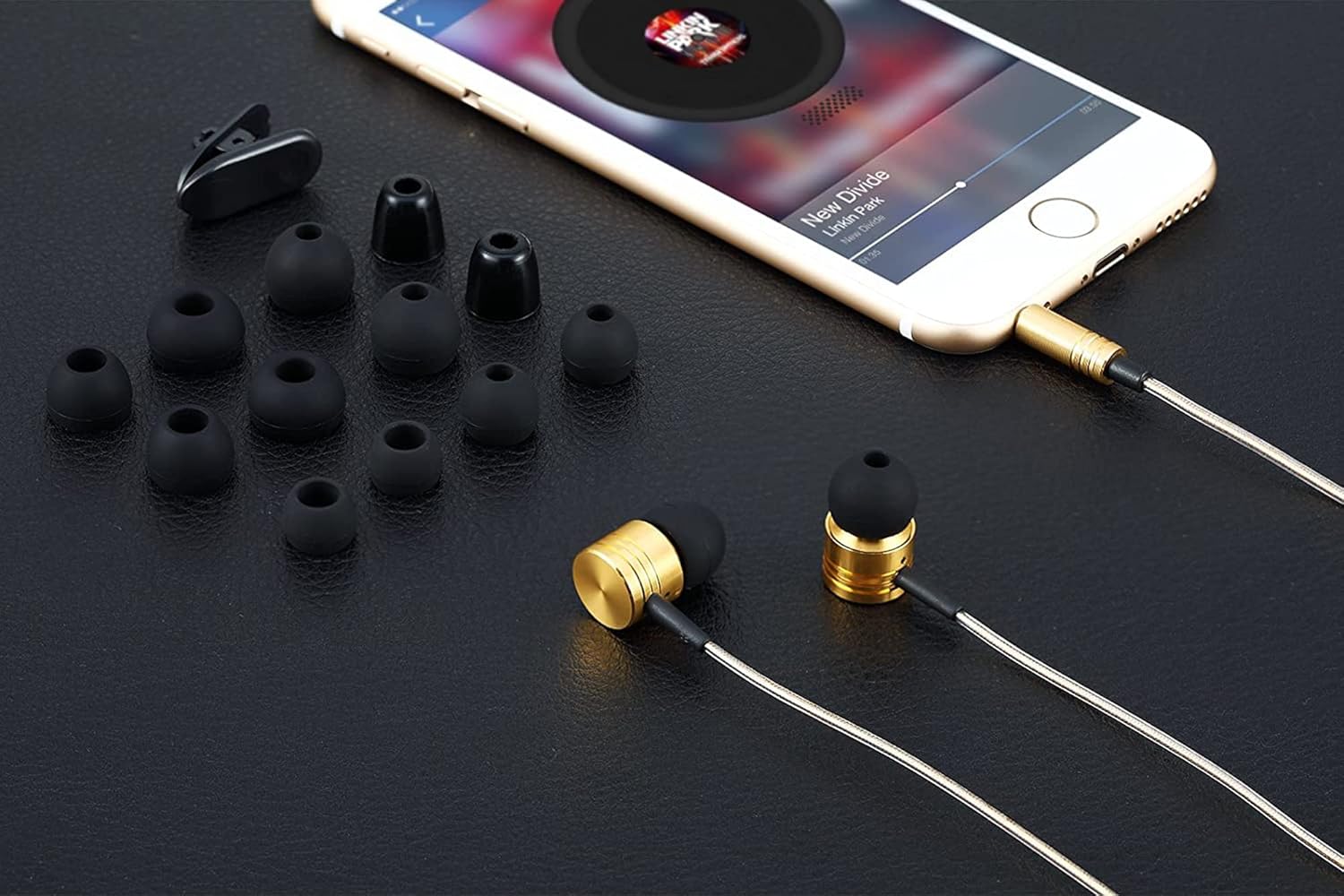 Betron B650 Auriculares con cable Auriculares con aislamiento de ruido en el oído con micrófono y control de volumen Potente sonido impulsado por