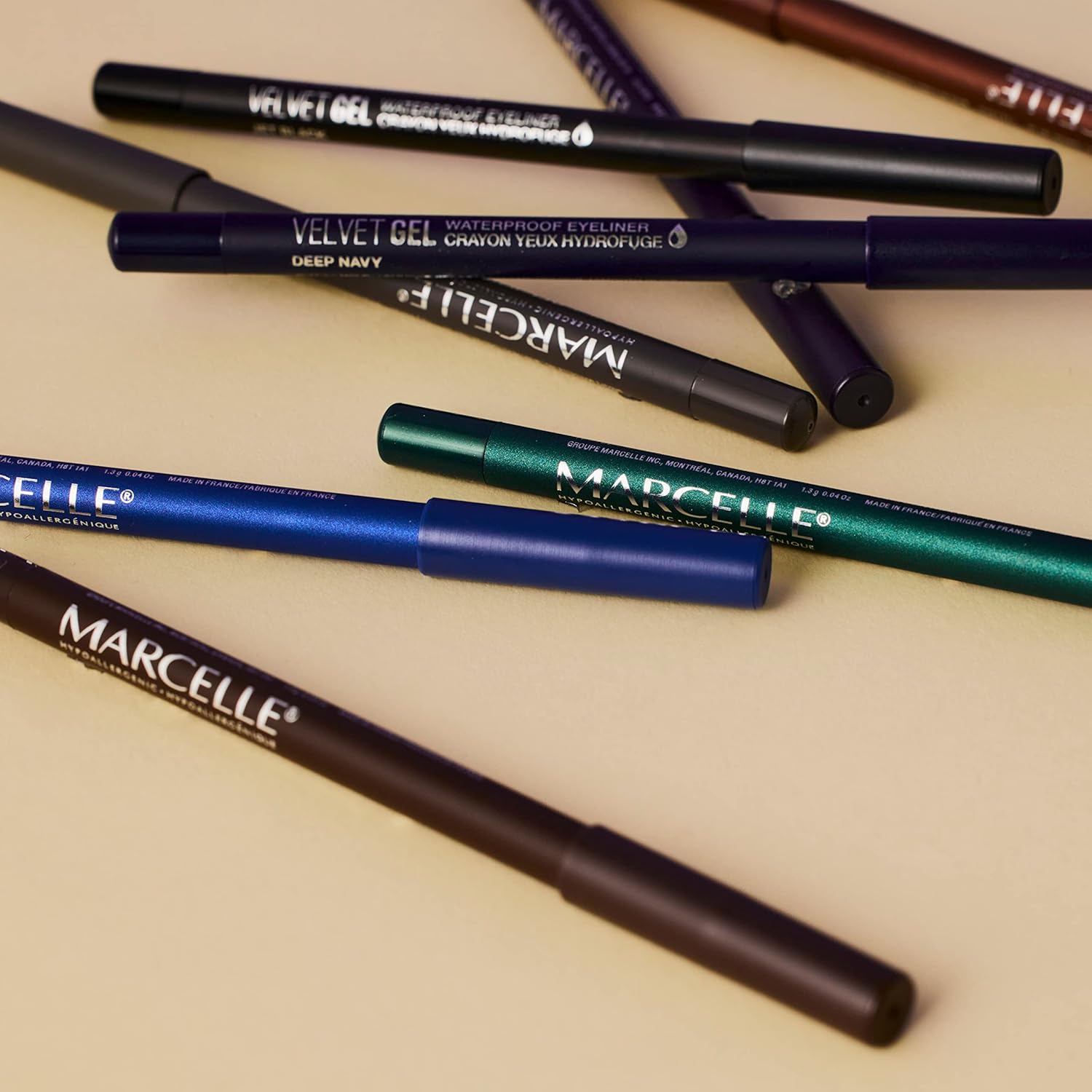 Marcelle Delineador de ojos de gel de terciopelo, impermeable, azul marino profundo, hipoalergénico y sin fragancia, 0.04 onzas