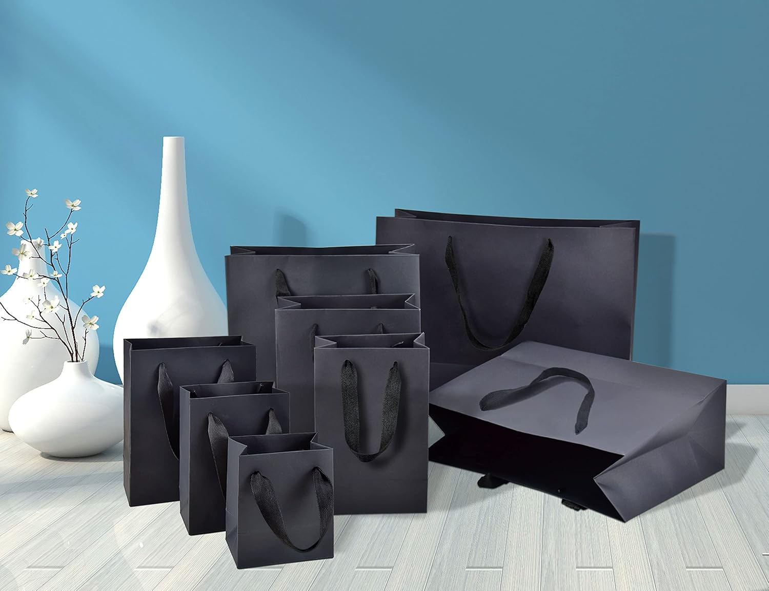 HUAPRINT Bolsas de papel negras, bolsas de regalo negras mate, pequeñas bolsas de compras con asas, paquete de 30 unidades de 4.5 x 2.5 x 6