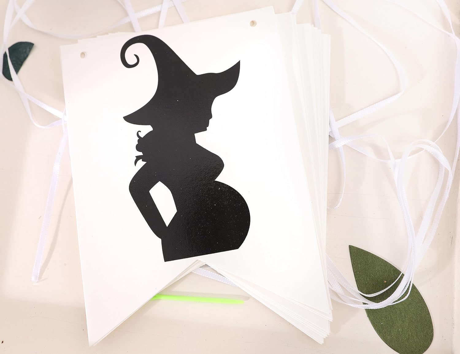 Pancarta sorpresa de fiesta con texto en inglés “A Baby is Brewing”, revelación de género para decoración de Halloween, baby shower, revelación de