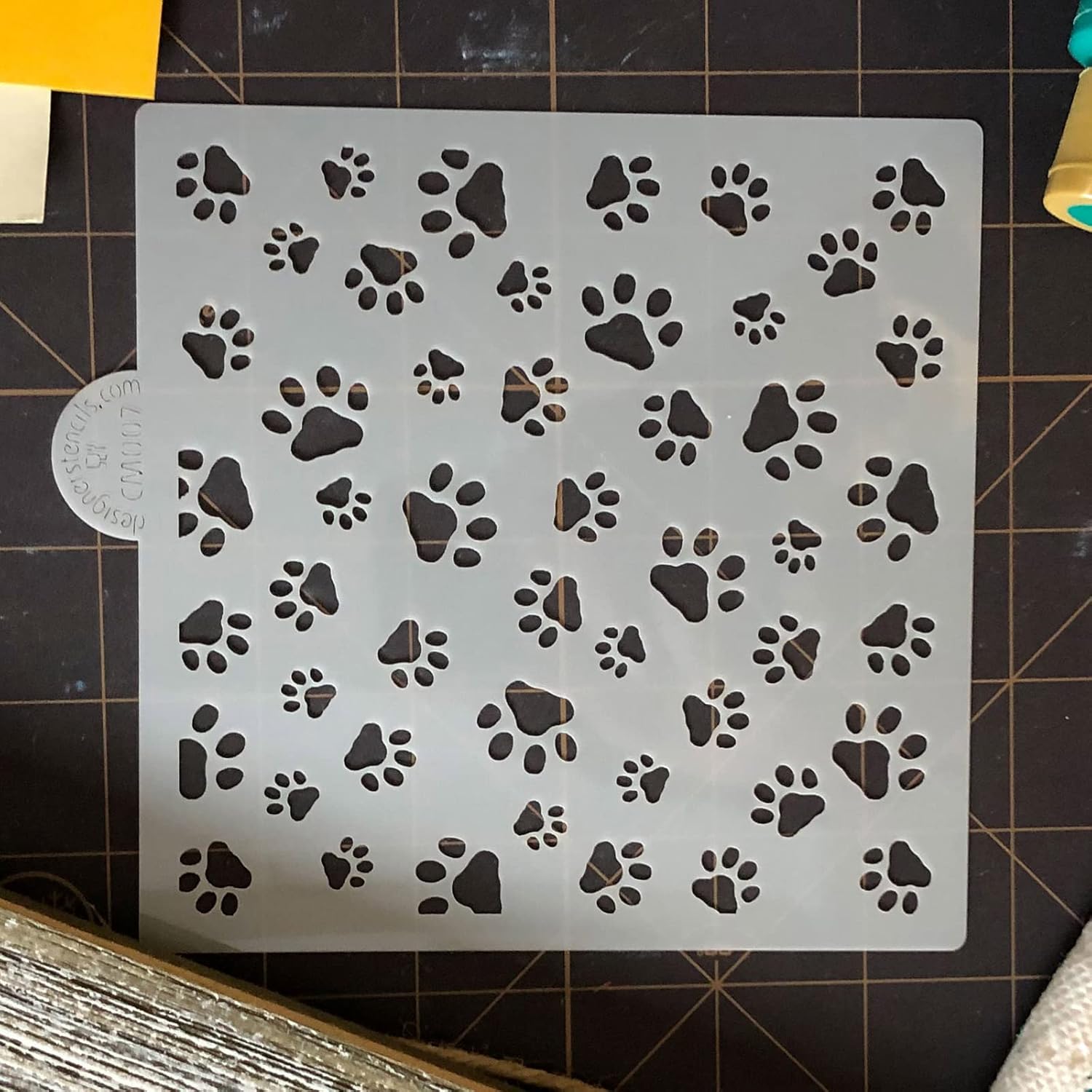 Plantillas de galletas y manualidades para perros Mini Paws Allover de Designer Stencils