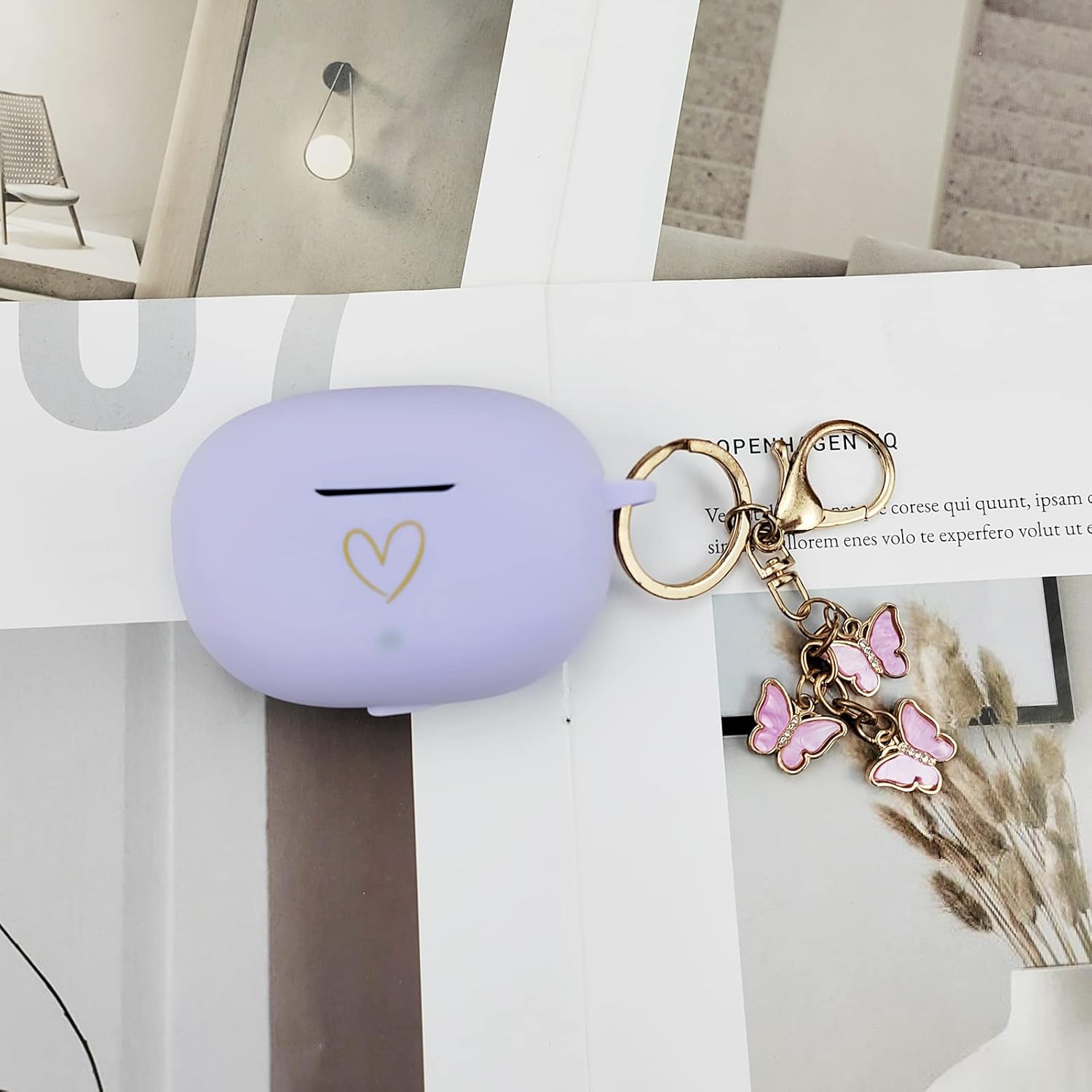 Compatible con Beats Studio Buds 2021, funda de silicona suave con patrón de corazón dorado para Beats Studio Buds con bonito llavero de mariposa