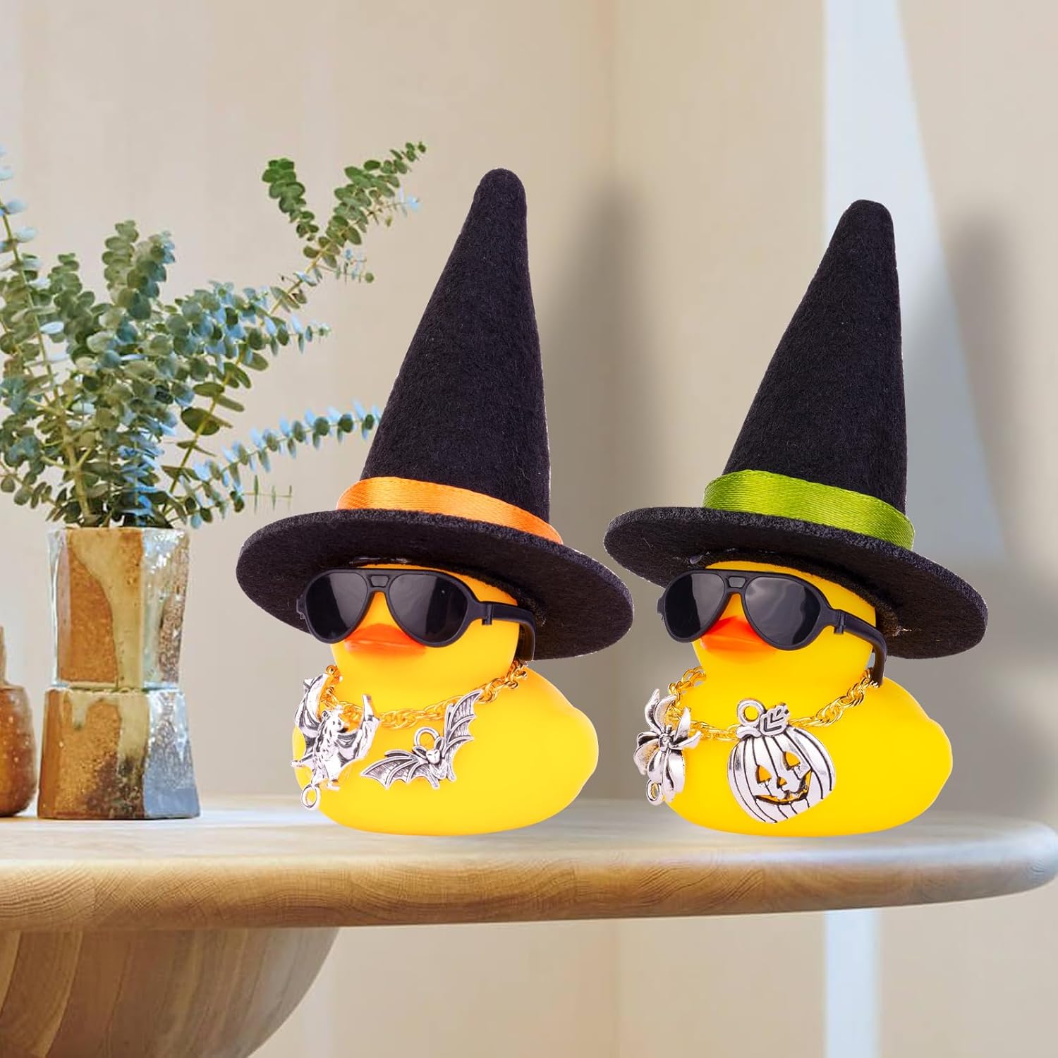 Adornos de pato de goma para automóvil, decoraciones de tablero de automóvil con sombrero de bruja pequeño, gafas de sol, collar, accesorios de