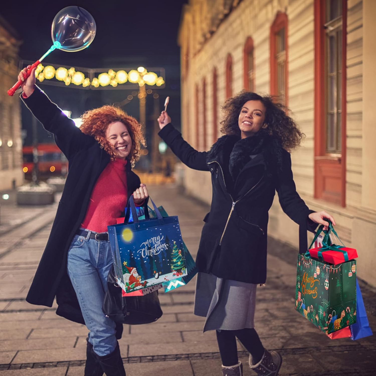 YANGTE Paquete de 32 bolsas de regalo de Navidad de varios tamaños, 14 estilos reutilizables con asa, incluye 8 grandes 24 bolsas pequeñas de