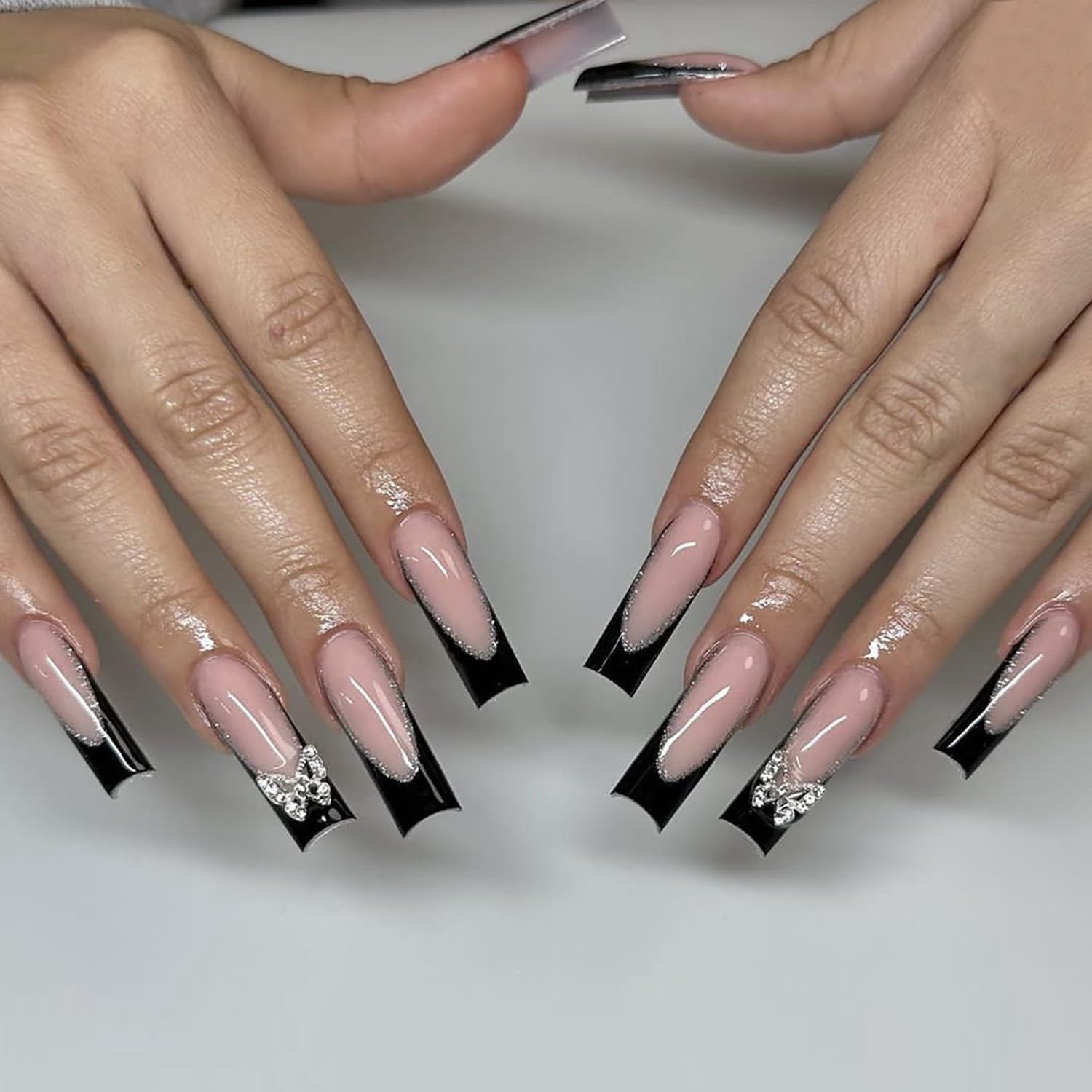 24 uñas postizas a presión con punta francesa, uñas postizas largas color rosa nude, con diseño de mariposa con diamantes de imitación, uñas