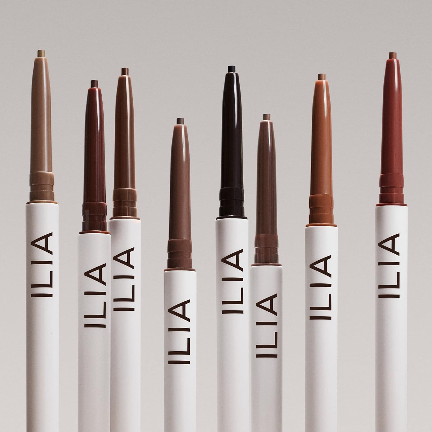 ILIA – Lápiz completo de cejas de micro punta  No tóxico, vegano, libre de crueldad, maquillaje limpio (marrón oscuro)
