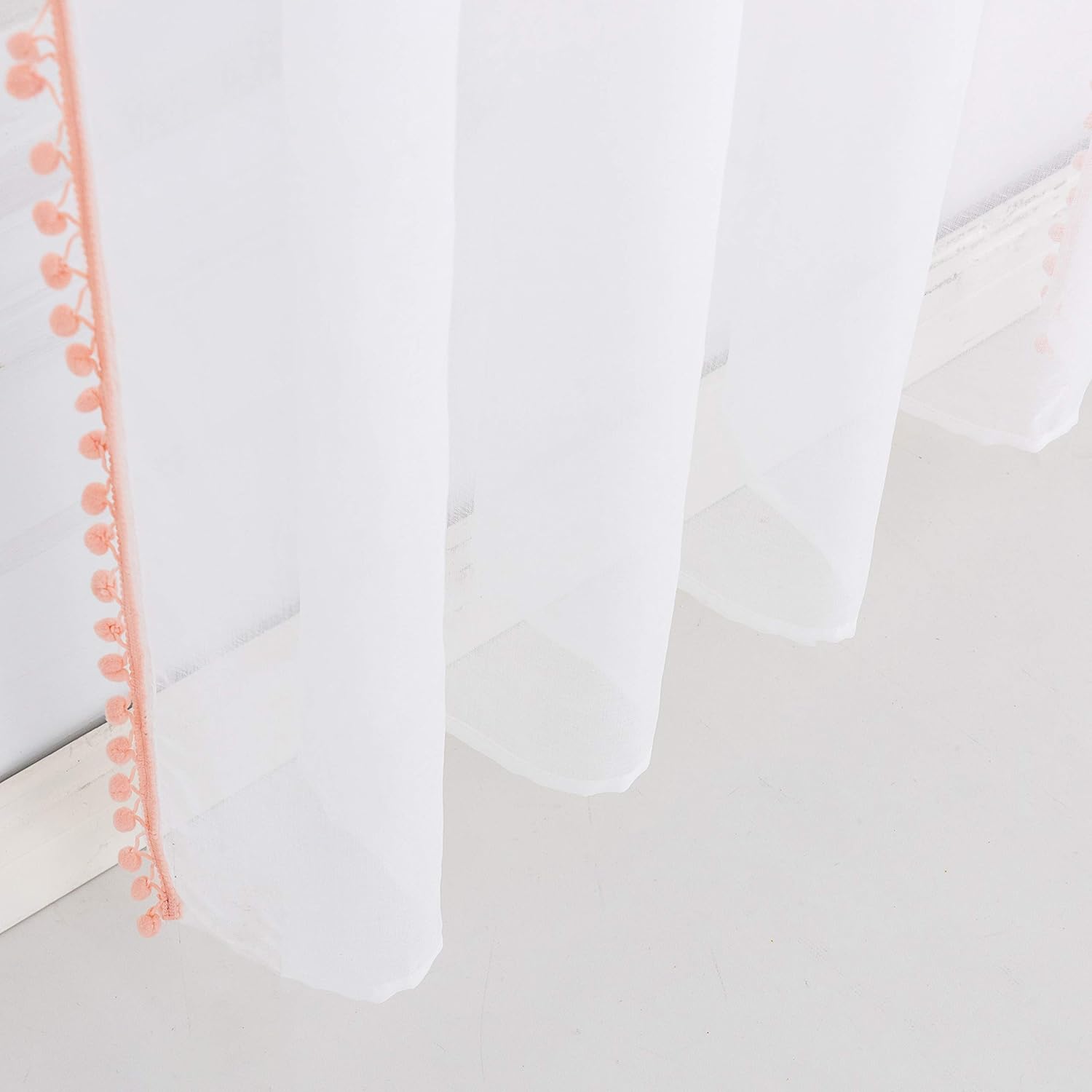 Selectex – Cortinas de gasa semitransparentes con diseño de cenefa de borlas, con bolsillo para barra, para sala de estar o habitación, juego de 2