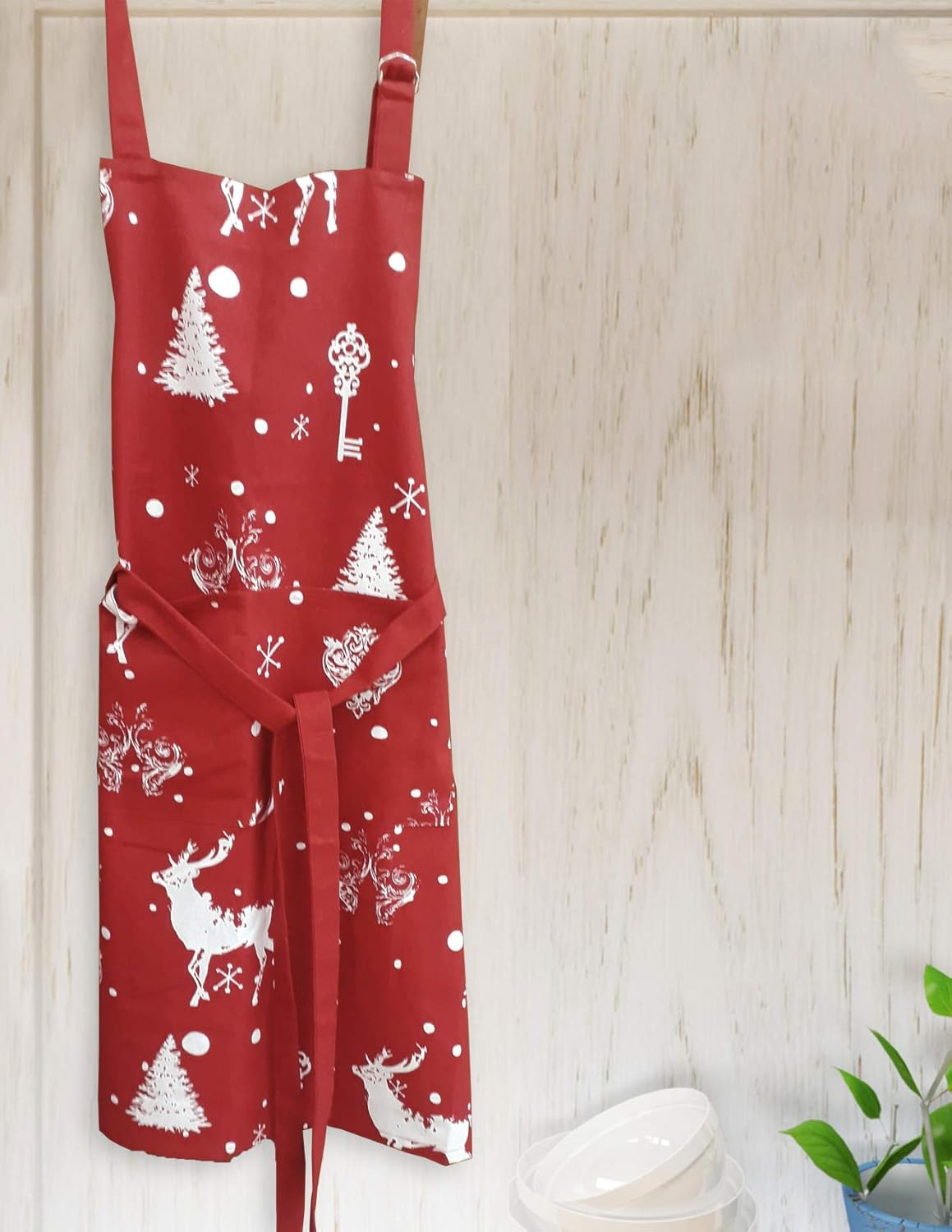Apron, Christmas Forest, 100% Cotton Apron with an adjustable neck strap & Extra-long Ties and Pocket, Size 28×32 Inch. Perfect for Thanks Giving,